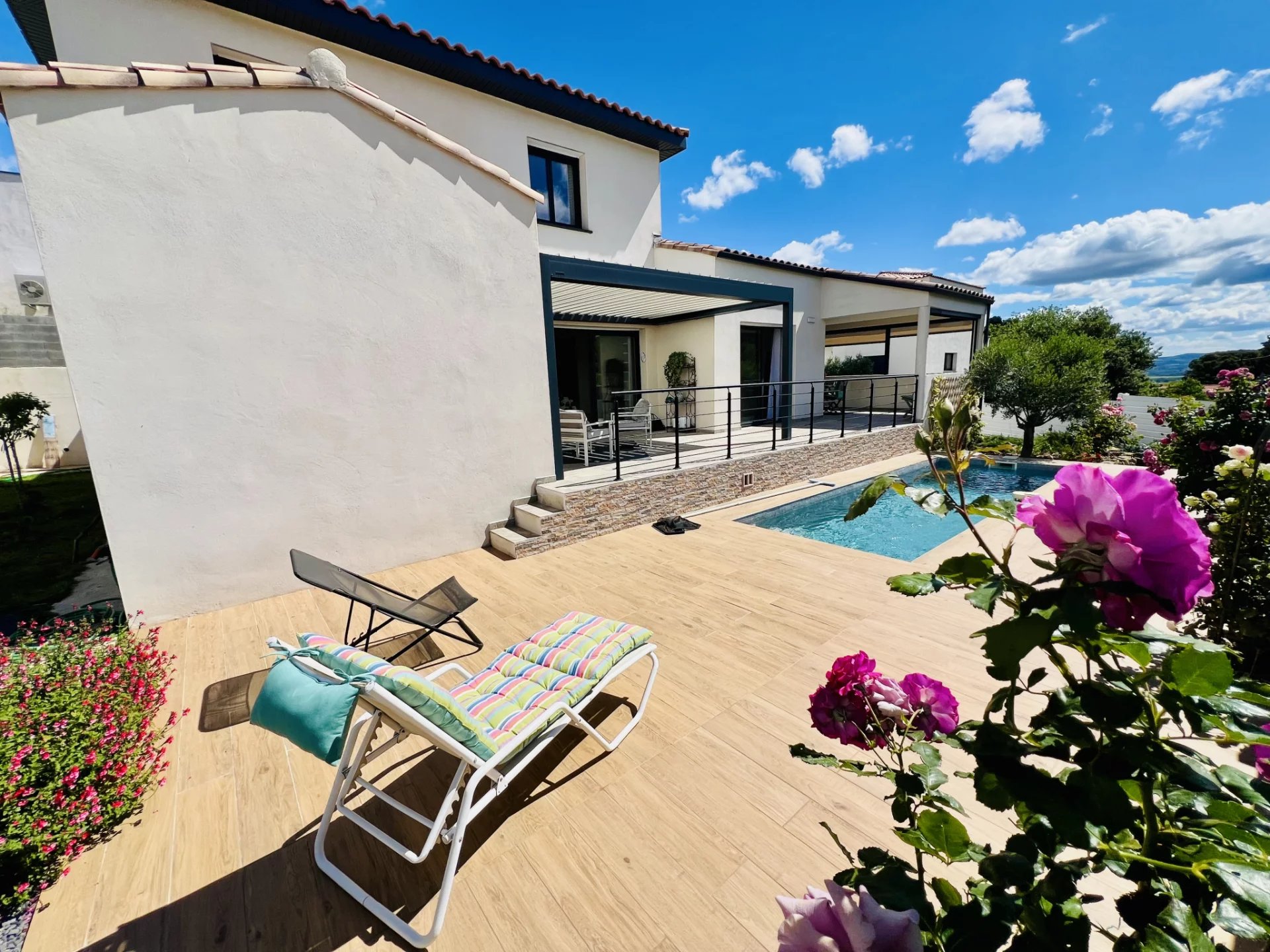 Vente Villa R+1 4 pièces avec piscine et garage sur 450m2