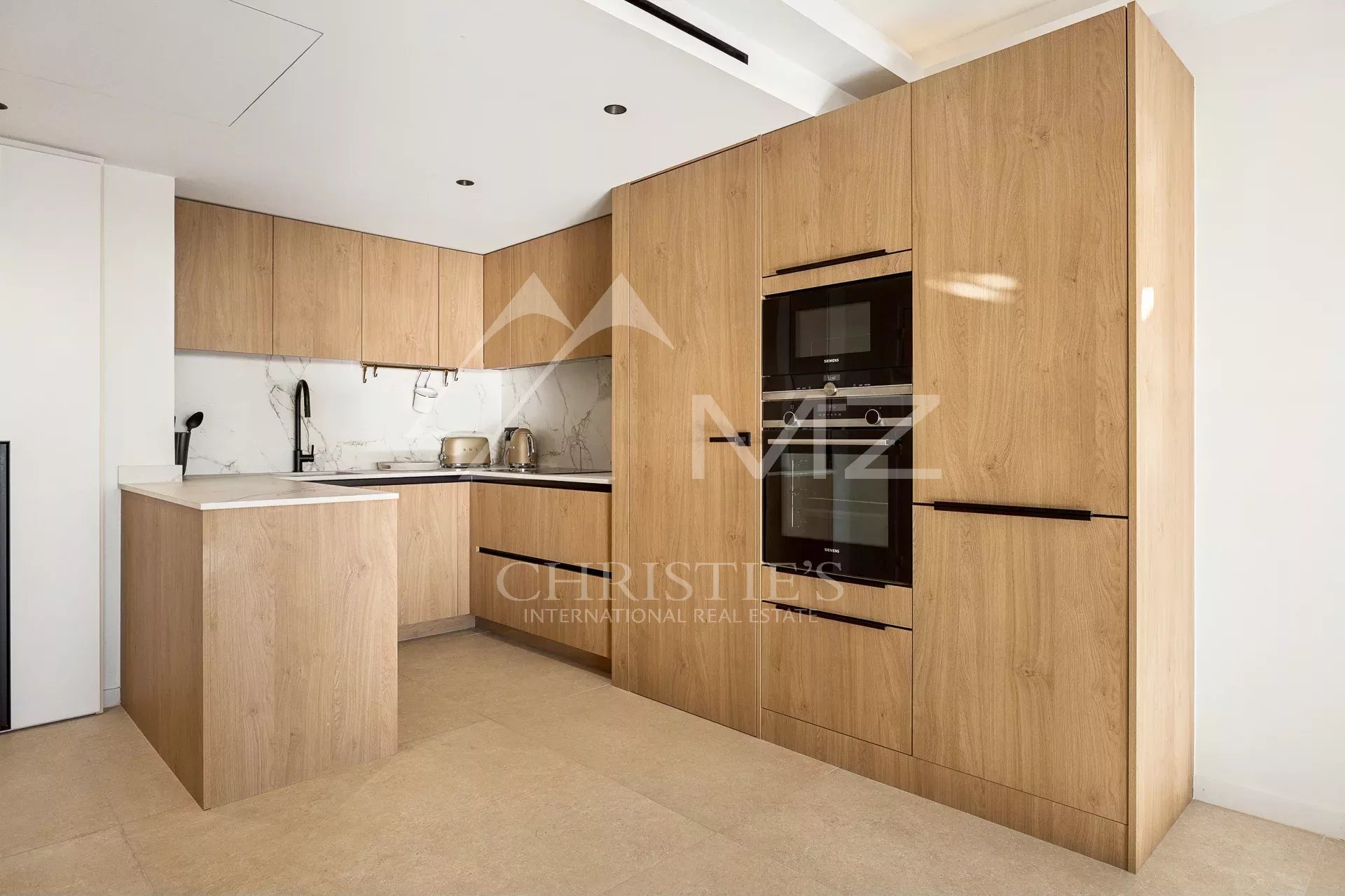 3 Bedroom Apartment/Flat's Image 3
