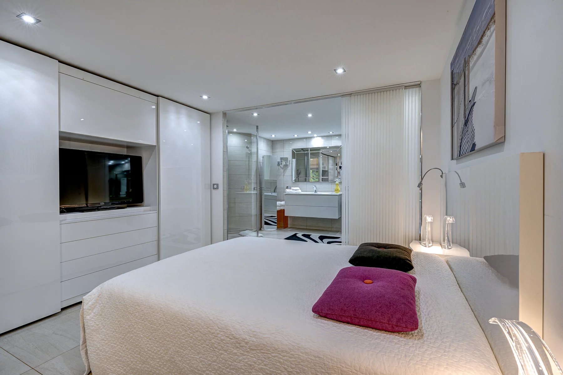 Photo of MORZINE - Elegant 5 bedroom chalet in Morzine