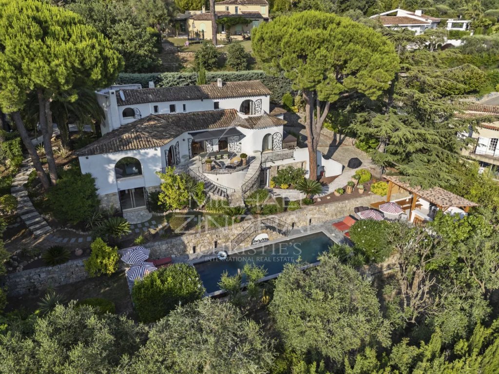 Villa for sale in Mougins — Mougins - Charming Couelle's style villa