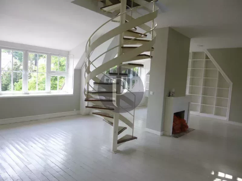 location-maison-8-pieces-verrieres-le-buisson-83872832