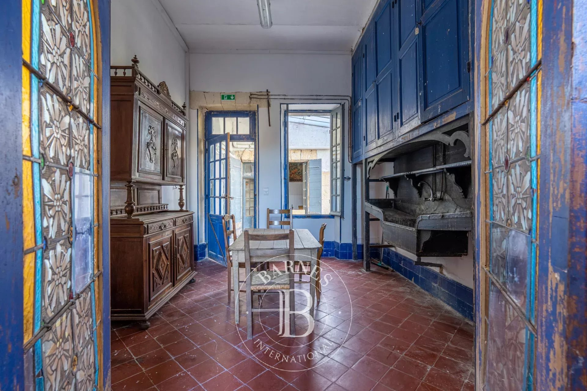 COUNTRY OF AIX EN PROVENCE - GATES DU LUBERON - CASTLE AND MAS 18th CENTURY - 6 ROOMS - ANNEXES - FOREST ESTATE 70 HA - PANORAMIC VIEW - picture 22