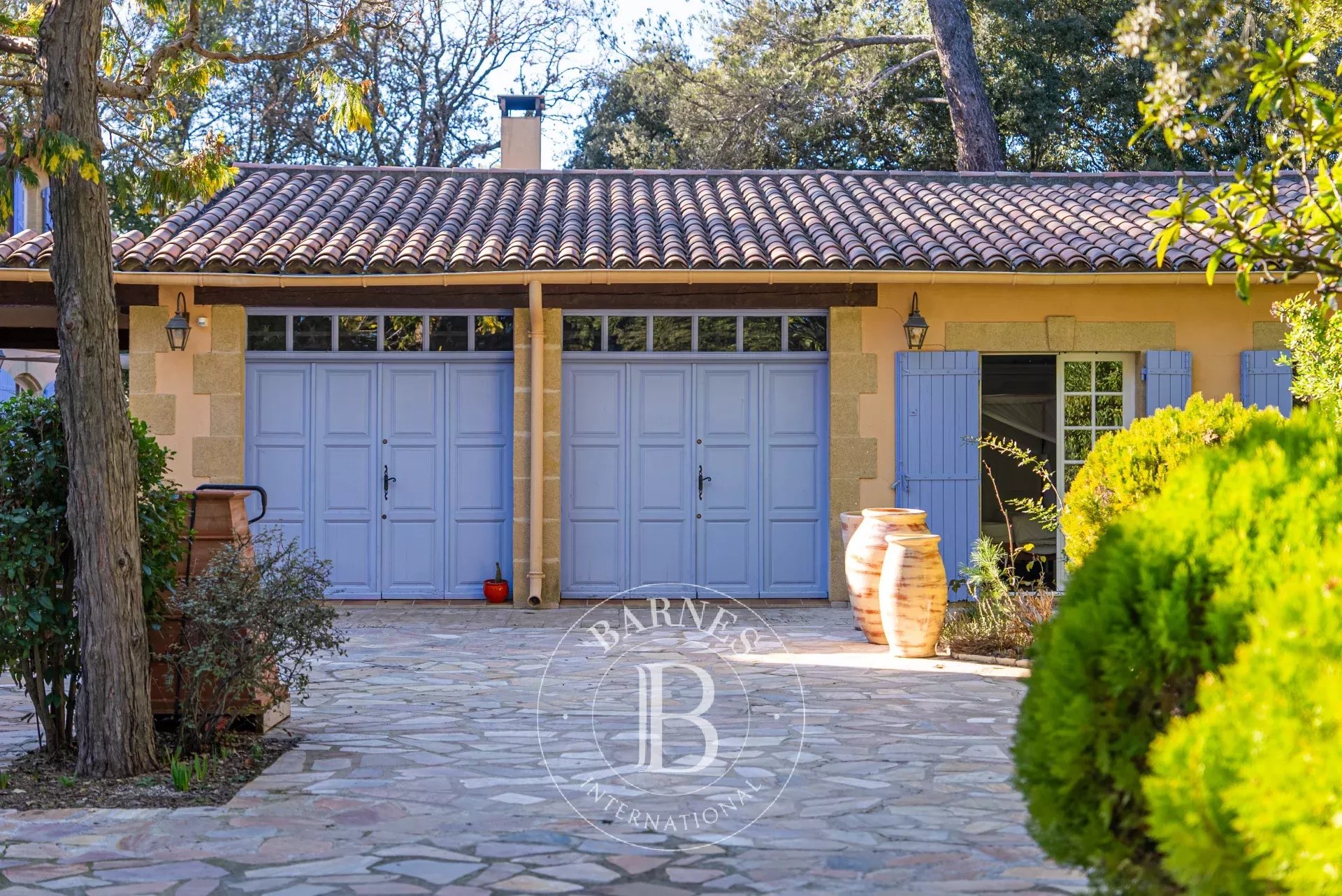 EXCLUSIVE - LA BASTIDE DE JOURDANS - HOUSE 376M² - 6 BEDROOMS - GARDEN 6300M² - POOL - TENNIS - picture 18