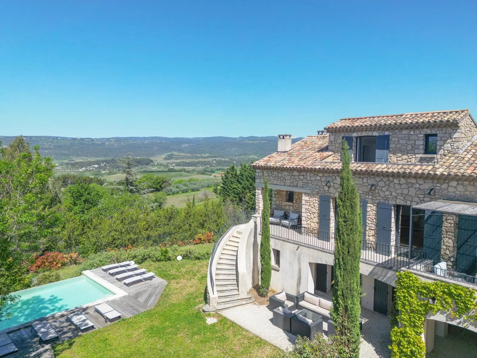 Roussillon - Superbe maison en pierre avec piscine et vues panoramiques exceptionnelles