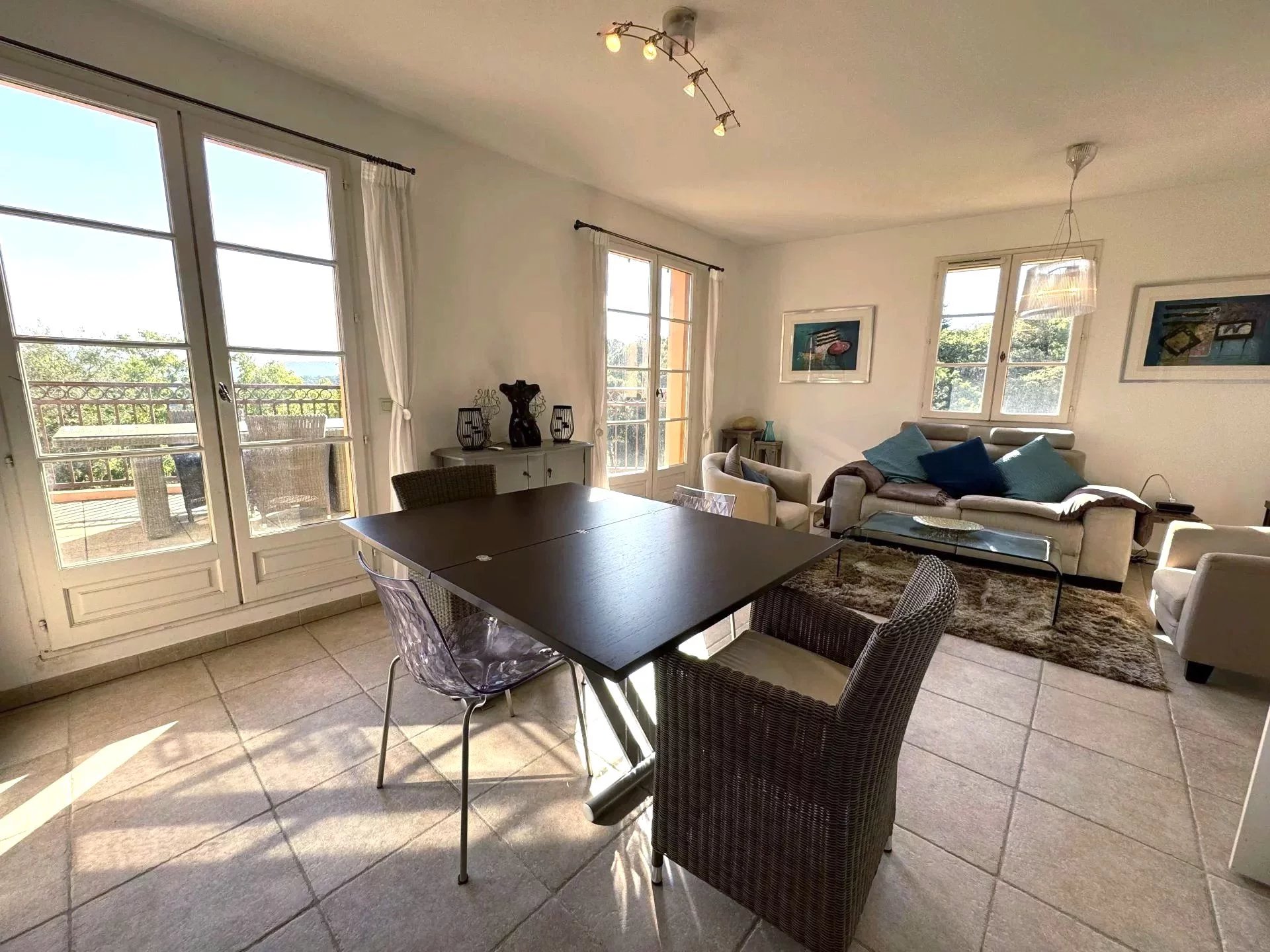 Appartement avec terrasse dans Grimaud