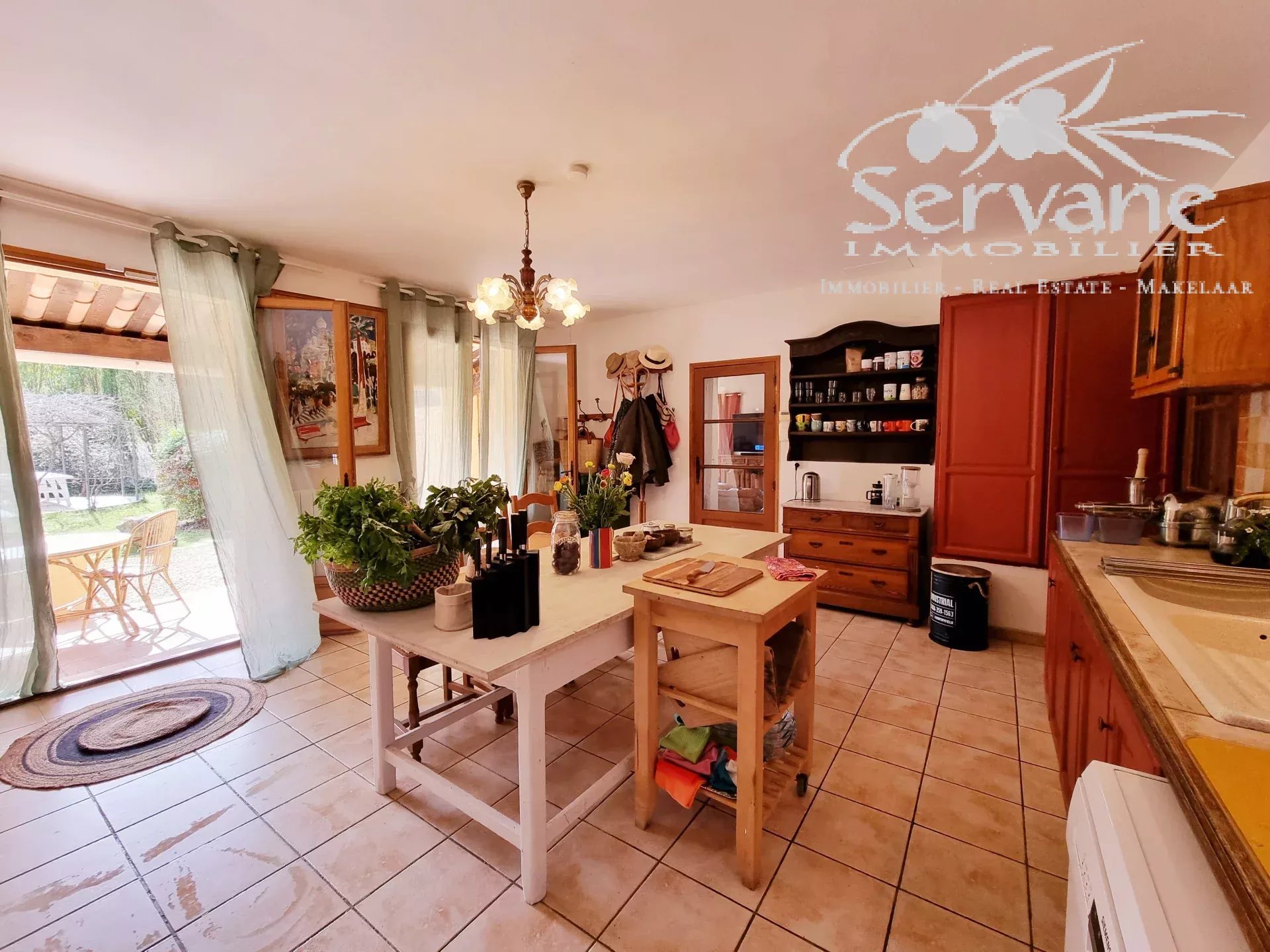 SOLE AGENCY LORGUES 3 BEDROOMS VILLA
