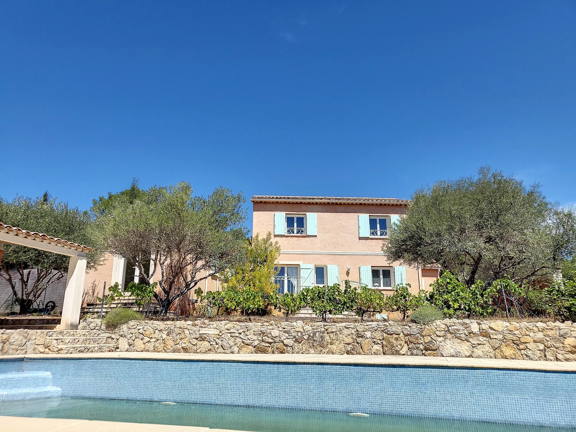 Charming and practical villa in quiet area of Lorgues