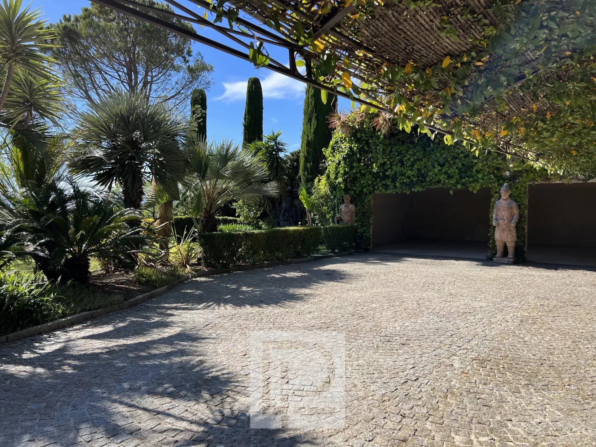 Mougins Village - Propriété de charme avec vue panoramique sur la mer jusqu'à l'arrière-pays
