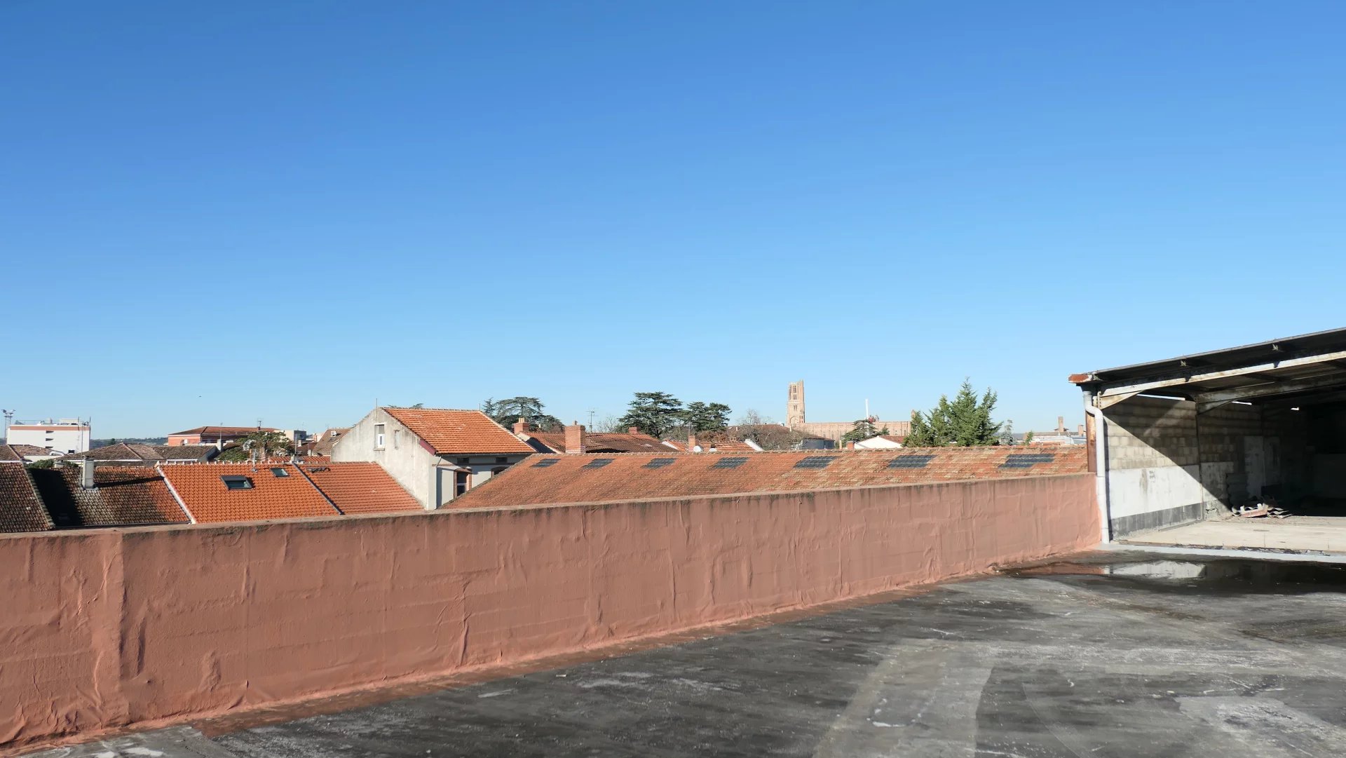 GARAGE ENV 5000 m² EN PLEIN COEUR D'ALBI