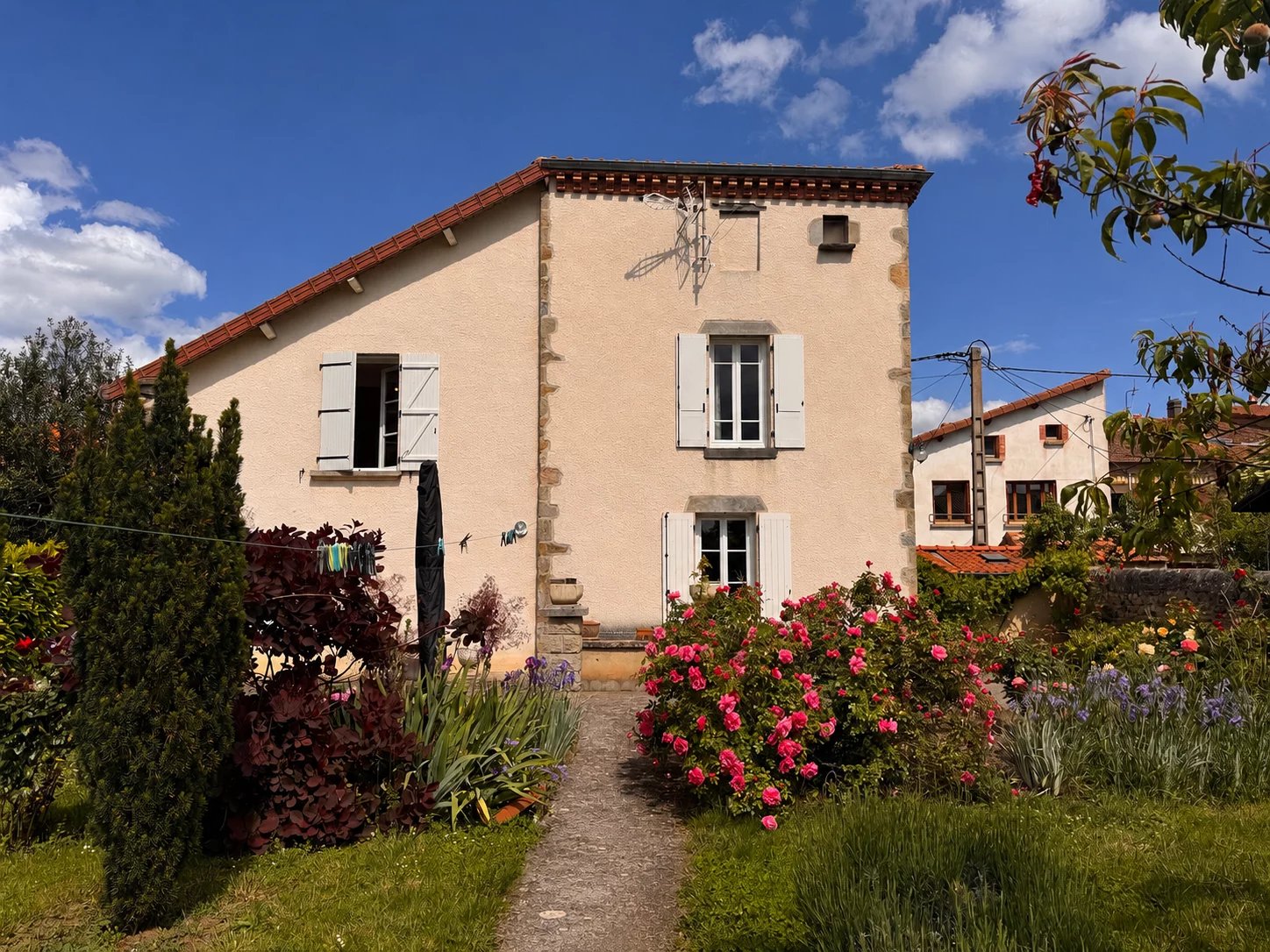 GRANDE MAISON AVEC JARDIN ET GARAGE