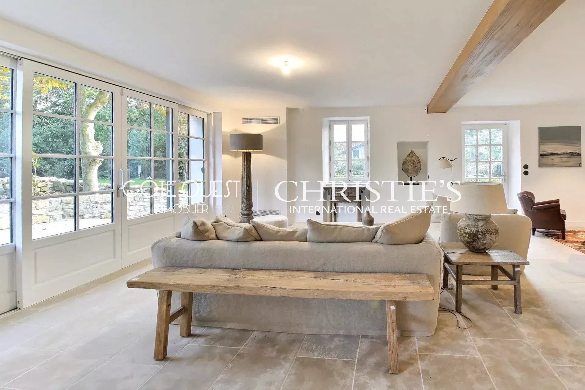 6 Bedroom Villa/Townhouse's Image 4