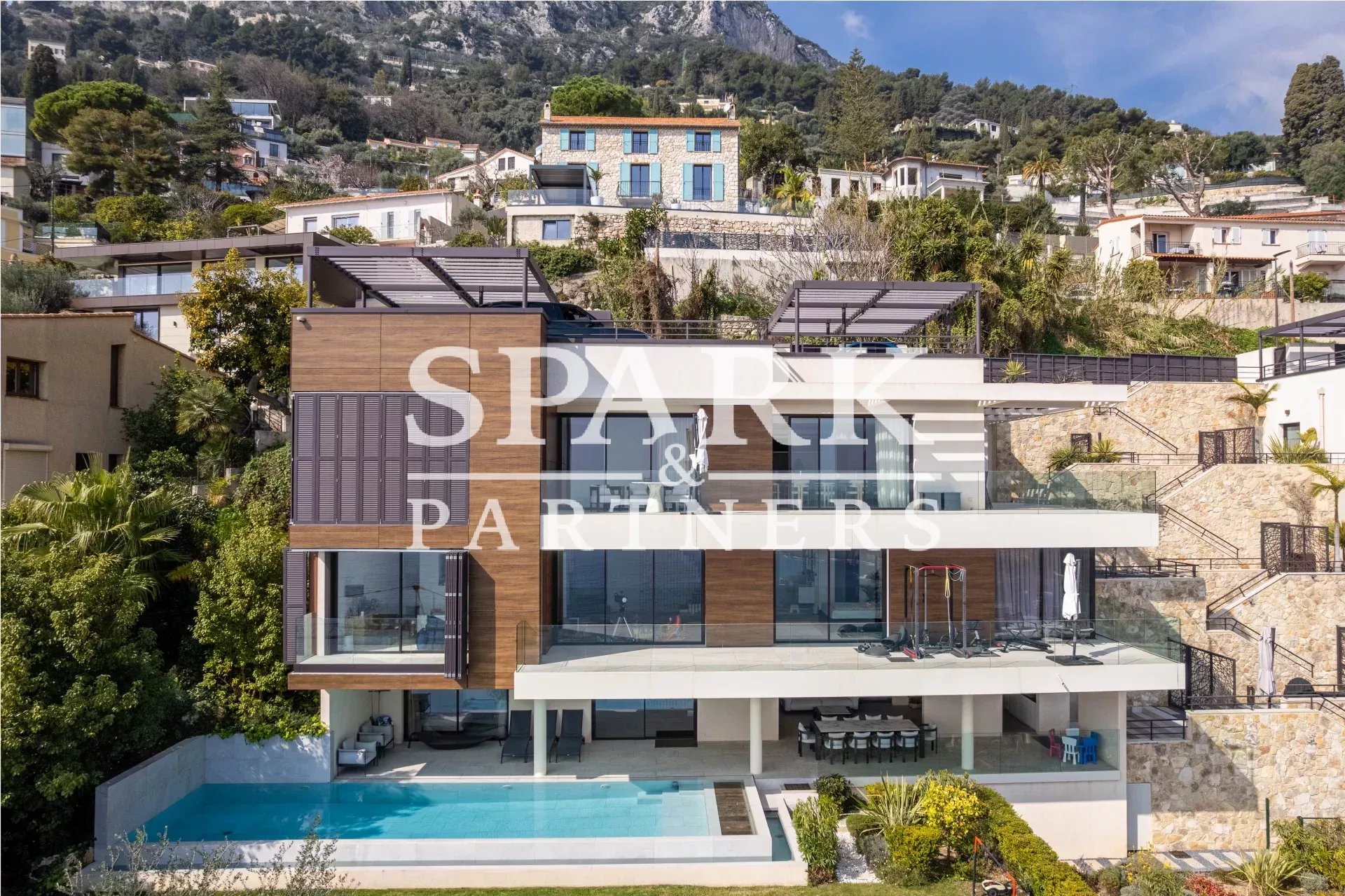 New contemporary villa with panoramic sea view