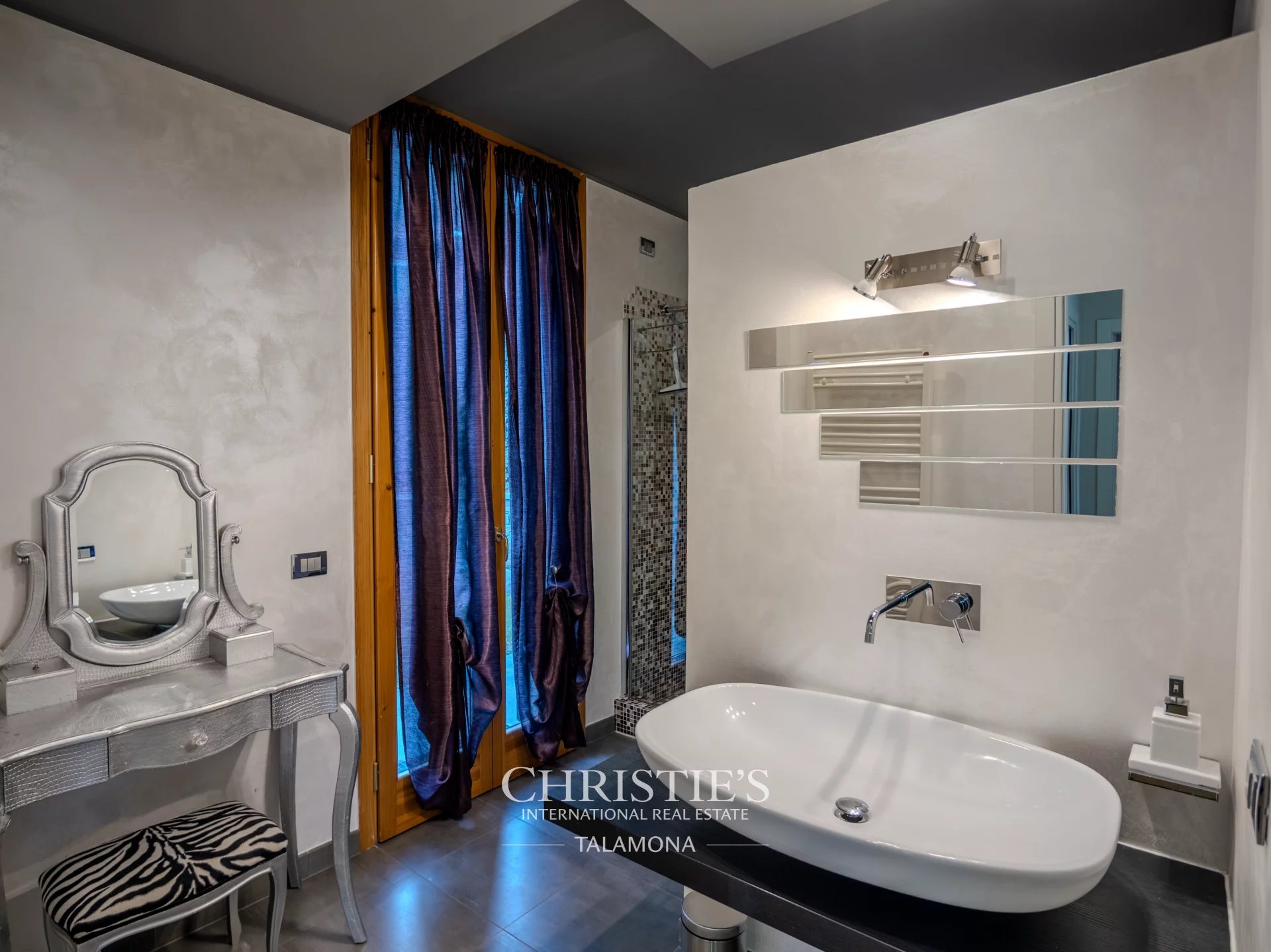 4 Bedroom Villa/Townhouse's Image 13
