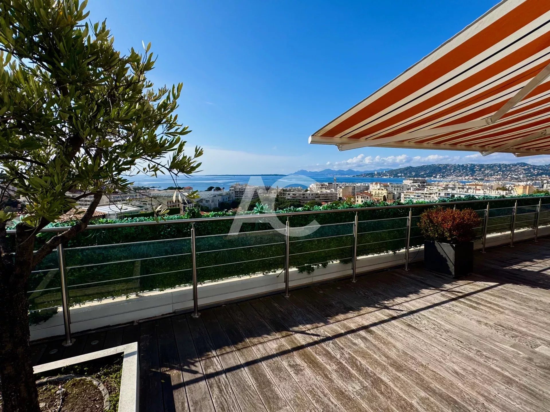 JUAN-LES-PINS - TOIT TERRASSE VUE MER PANORAMIQUE