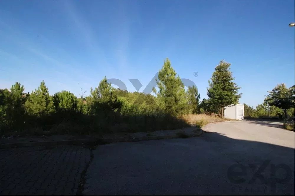 Land for construction of a 2-storey house in Chainça - Abrantes
