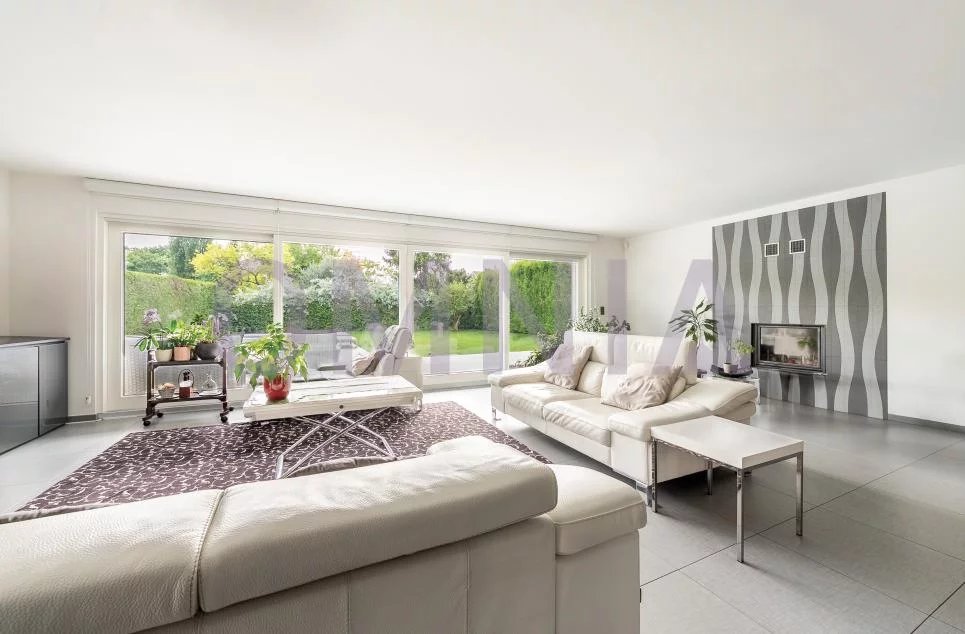 Villa de 330 m2 avec piscine et 1000 m2 de terrain