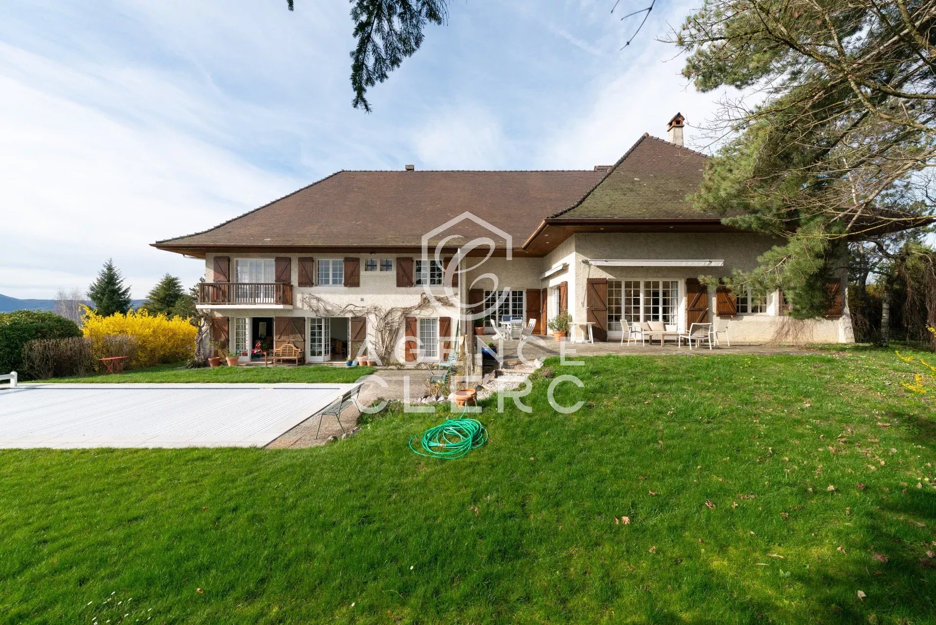 6 Bedroom Villa/Townhouse's Image 3
