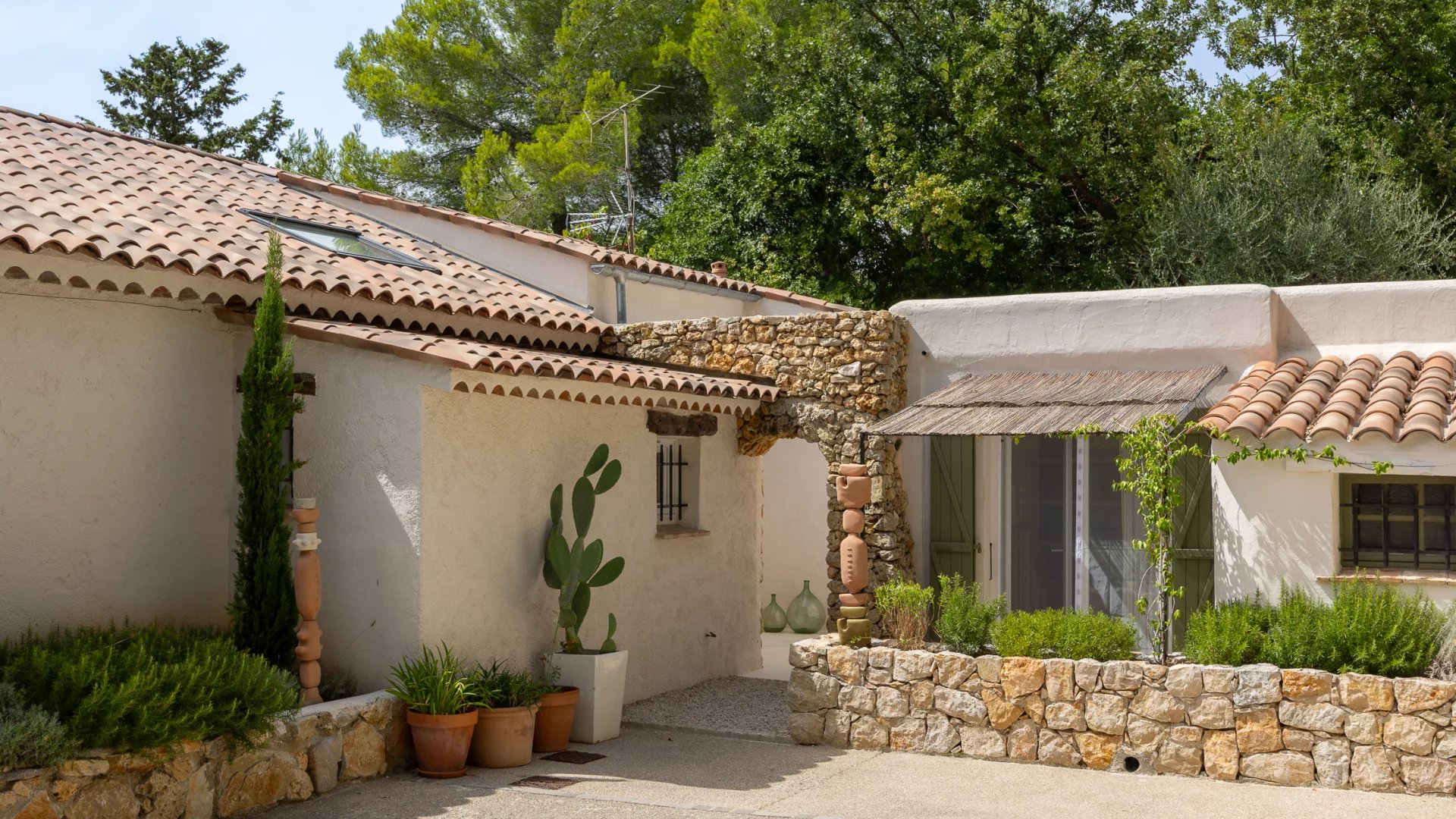 Le Rouret – A Mediterranean Haven in Absolute Tranquillity