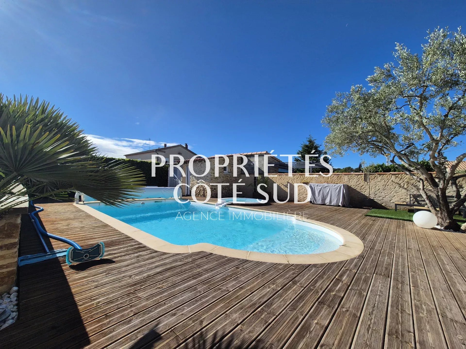 Maison familiale avec piscine de 125 m² sur un terrain 806 m2 - Photo 3