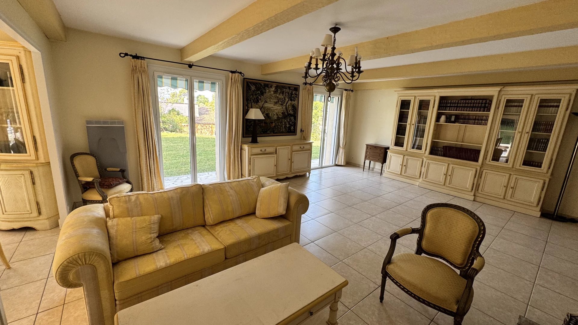 VILLA PISCINE GROS POTENTIEL