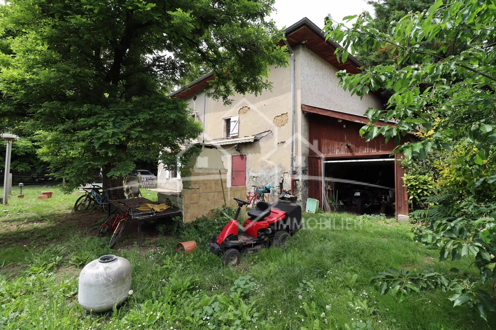 MAISON AVEC DEPENDANCE ET TERRAIN