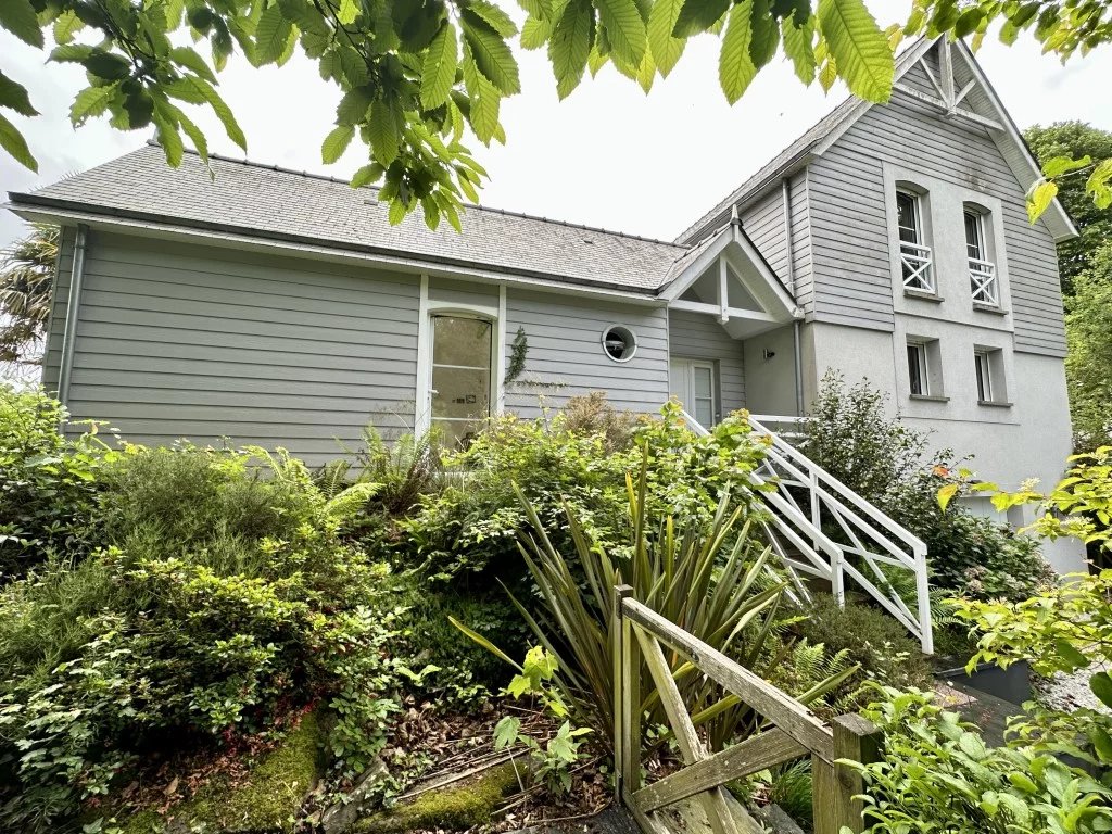 PLOUËR-SUR-RANCE – MAISON CONTEMPORAINE 189 m² – BORDS DE RANCE – PISCINE – 5 CHAMBRES