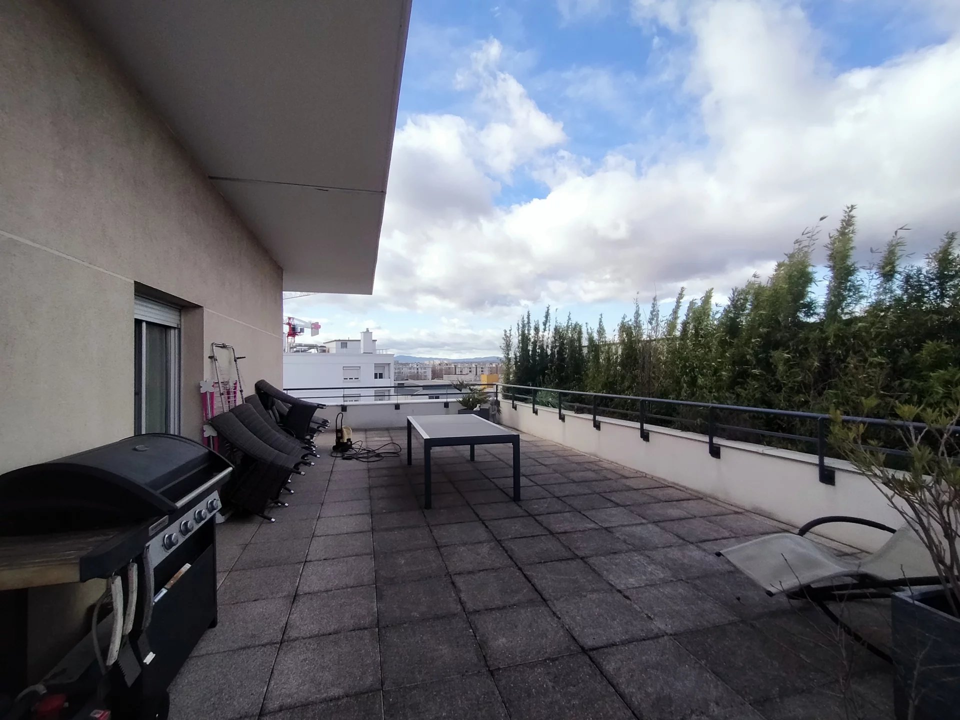 483223 Location Lyon 8ème