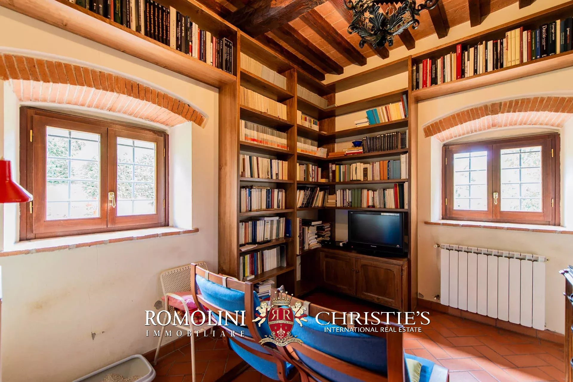6 Bedroom Villa/Townhouse's Image 32