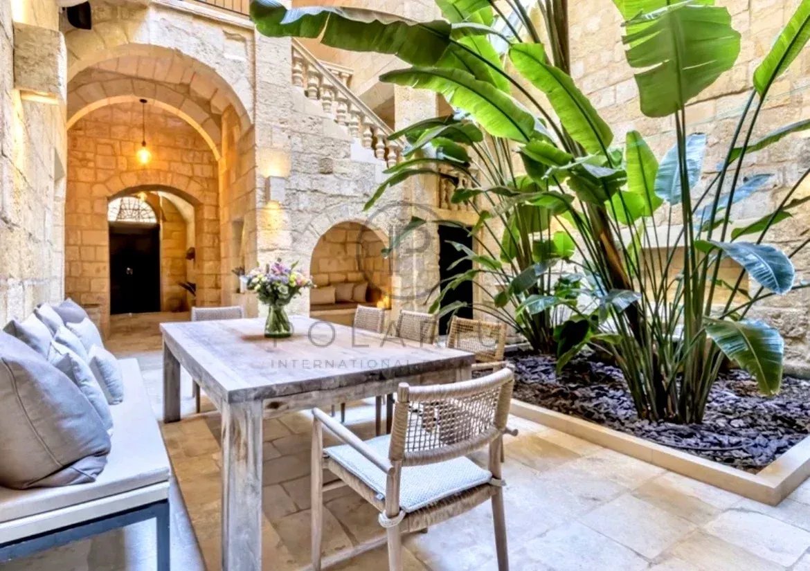 Il Palazzo del Grand Harbour — Una Residenza Storica del XVI Secolo nel Cuore di Vittoriosa