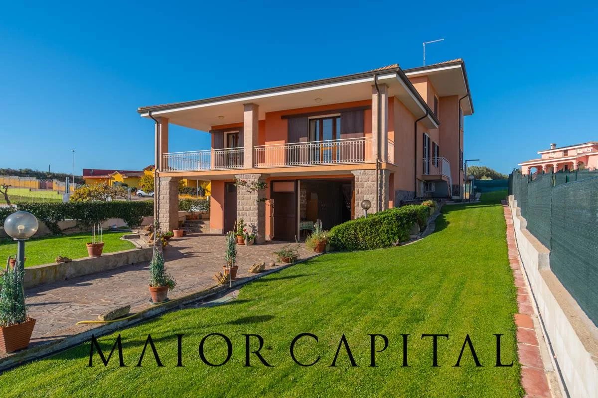 Oschiri | Via Roma | Villa indipendente in posizione strategica