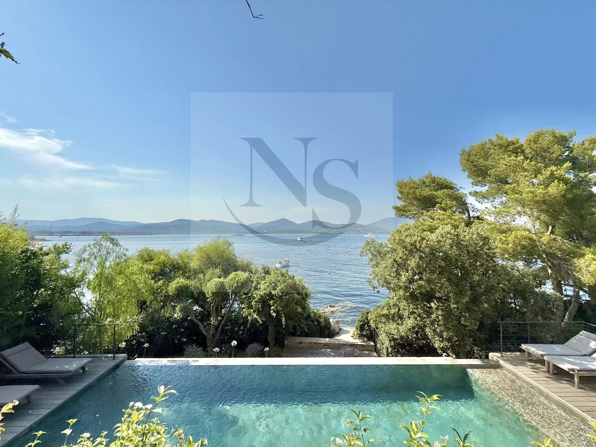 SAINT-TROPEZ / MAISON DE PLAGE PIED DANS L’EAU - PLAGE PRIVÉE - Photo 4