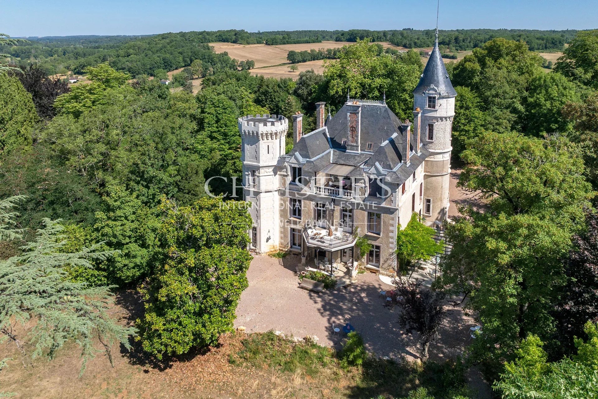 9 Bedroom Chateau's Image 75