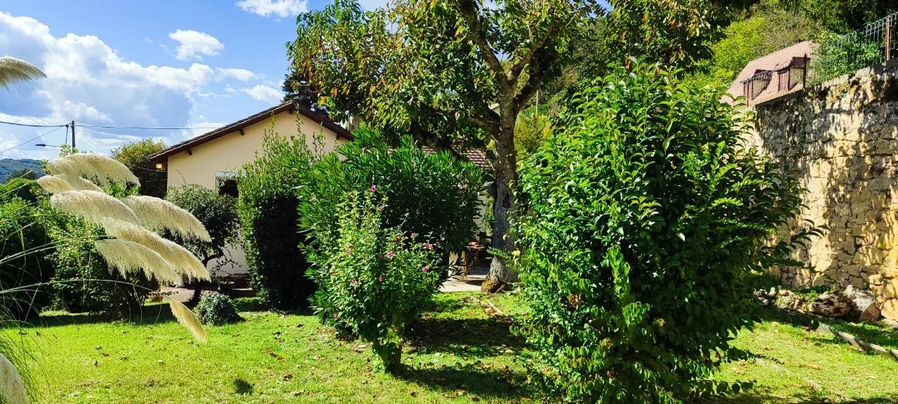 BELLE MAISON SUR LALINDE DE 110m² HAB 3 CHAMBRES, 2 SALLES D'EAU