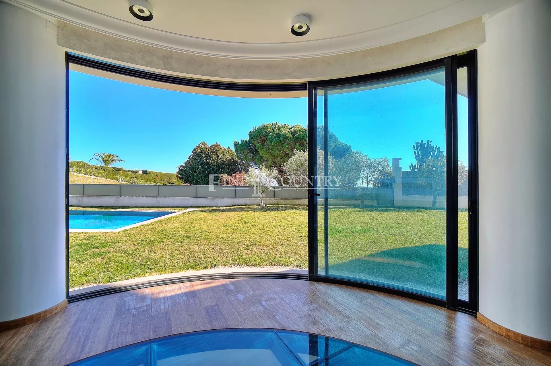 Photo of Villa for sale in Cannes with sea view