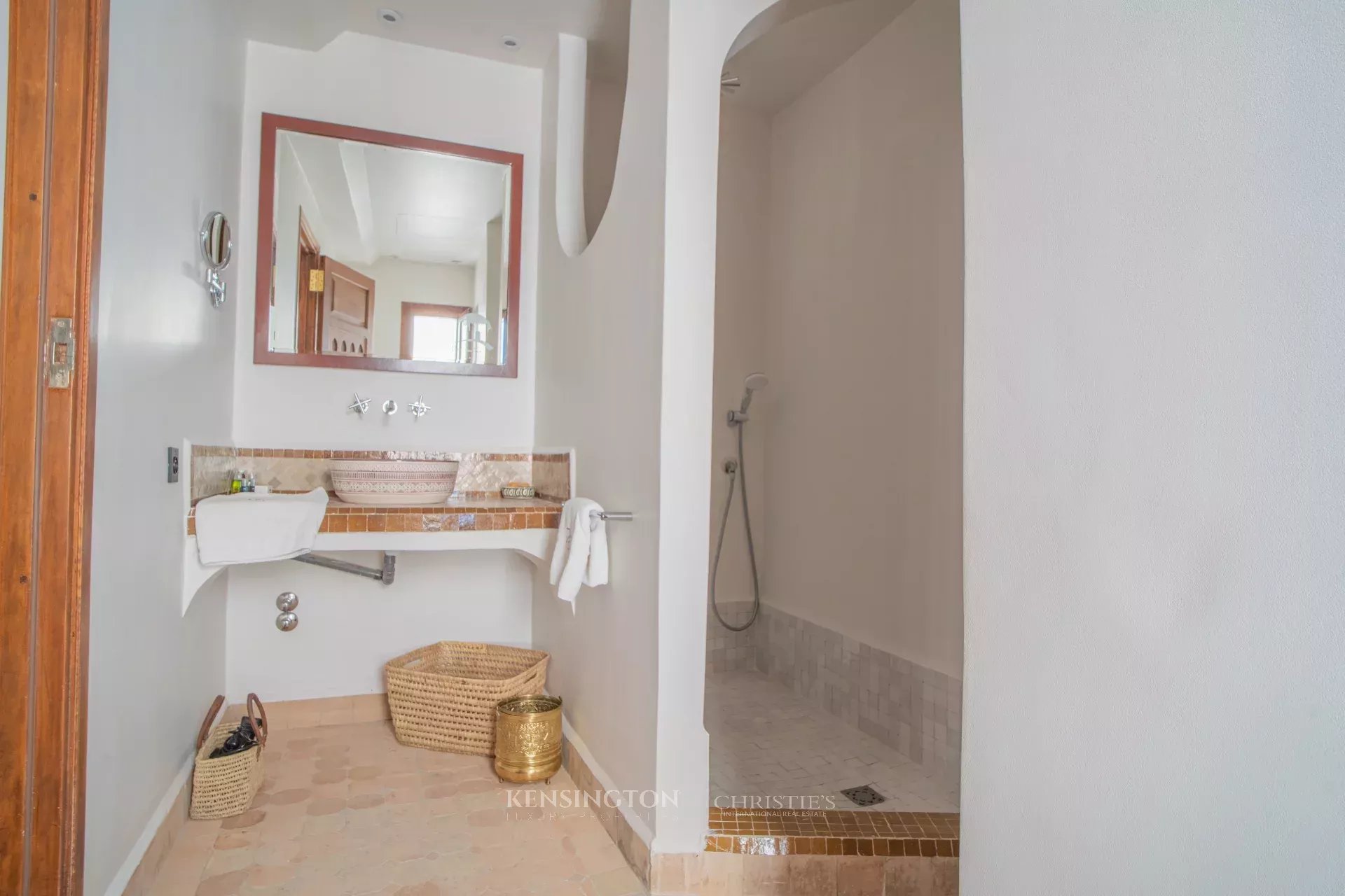 8 Bedroom Villa/Townhouse's Image 17