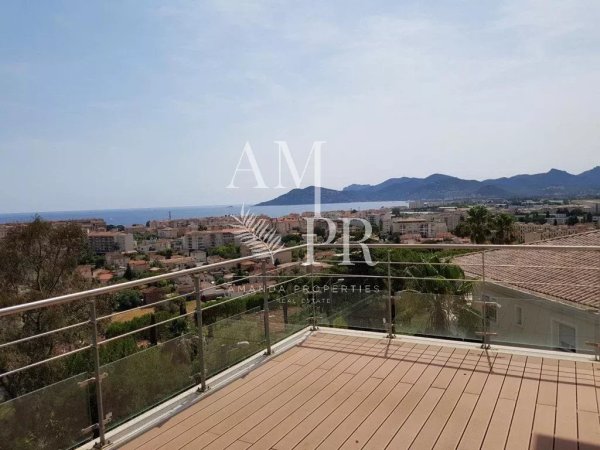 Seaview Family Estate in Cannes | Croix des Gardes Luxury Villa — photo 3