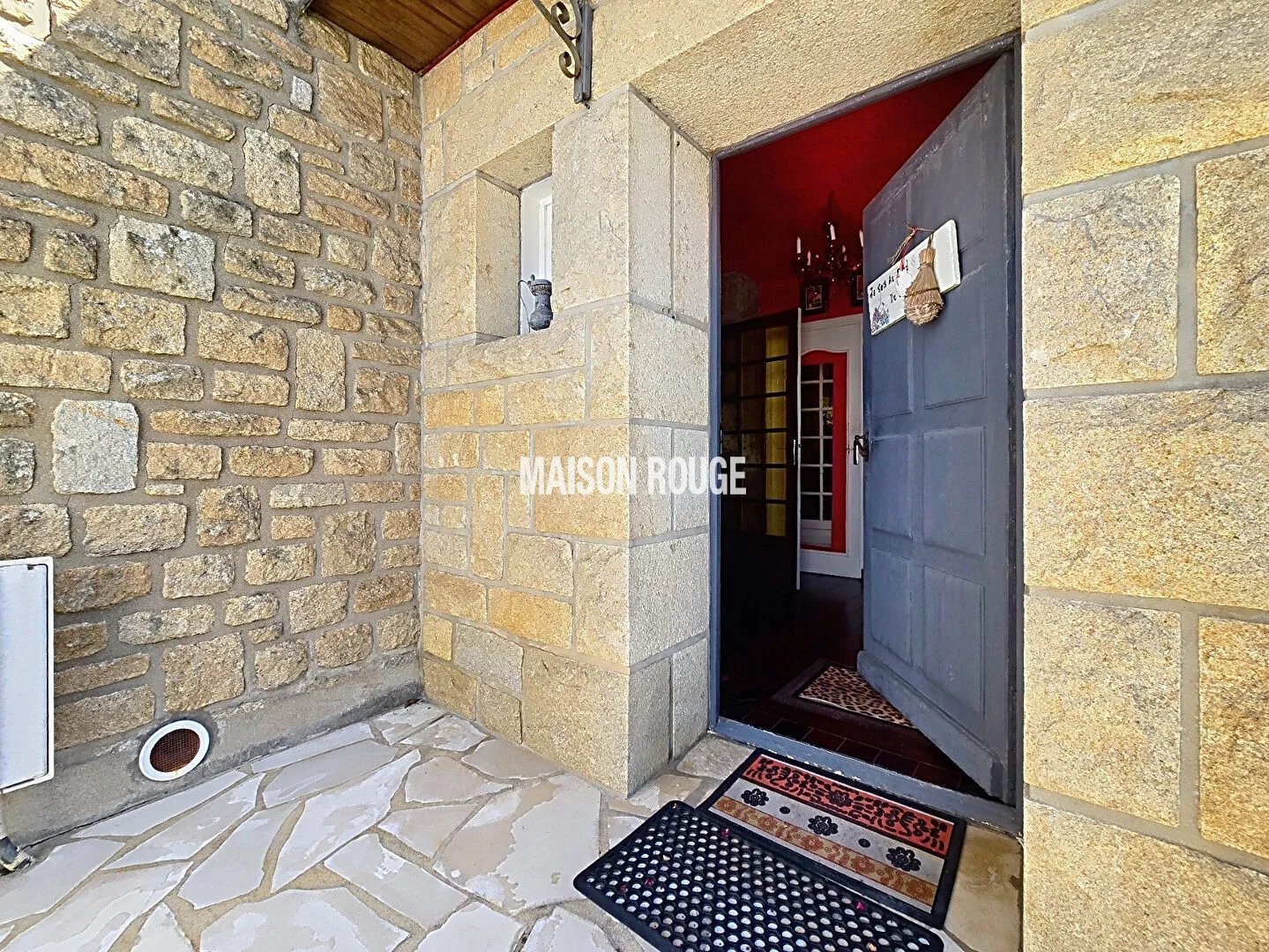 A VENDRE - MAISON EN PIERRE - JARDIN - GRAND GARAGE - CENTRE PLEURTUIT -