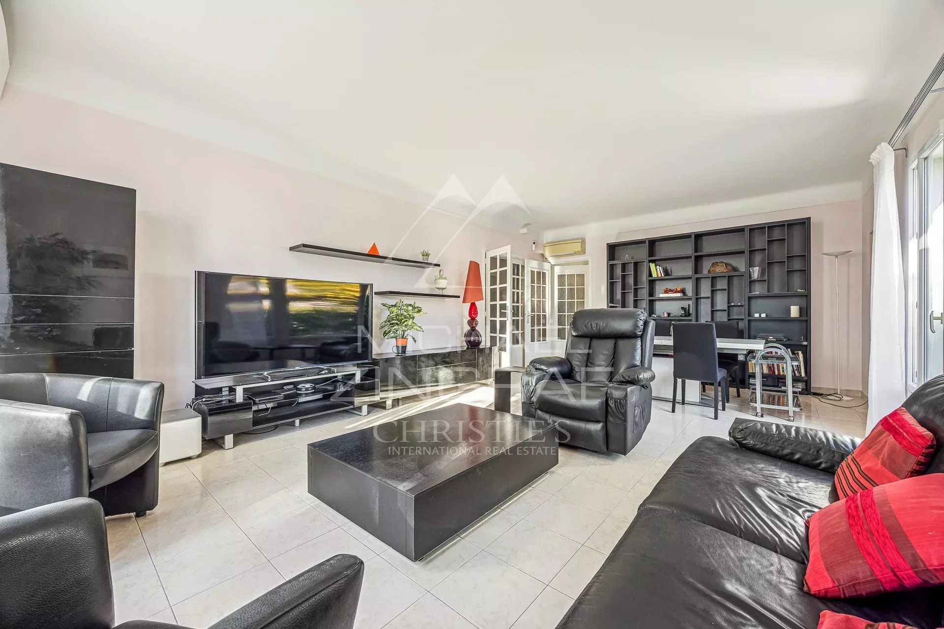 5 Bedroom Villa/Townhouse's Image 3