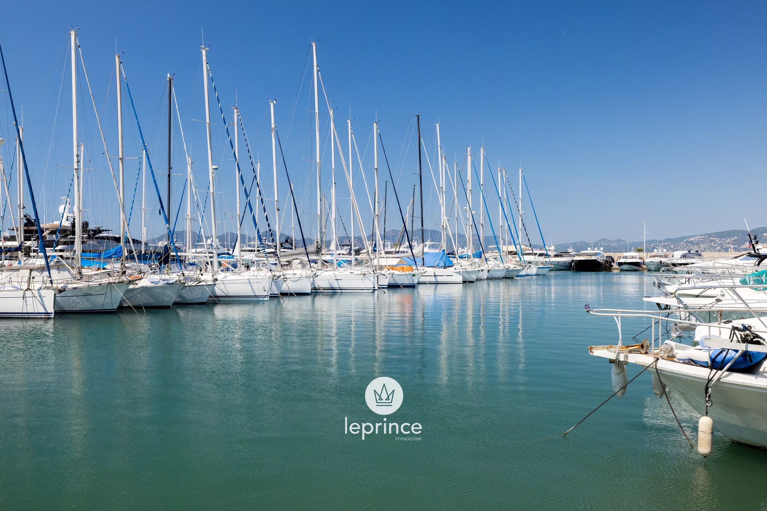 Cannes Pointe Croisette – 5-Room Dual-Aspect Apartment – Terrace – Cellar and Garage