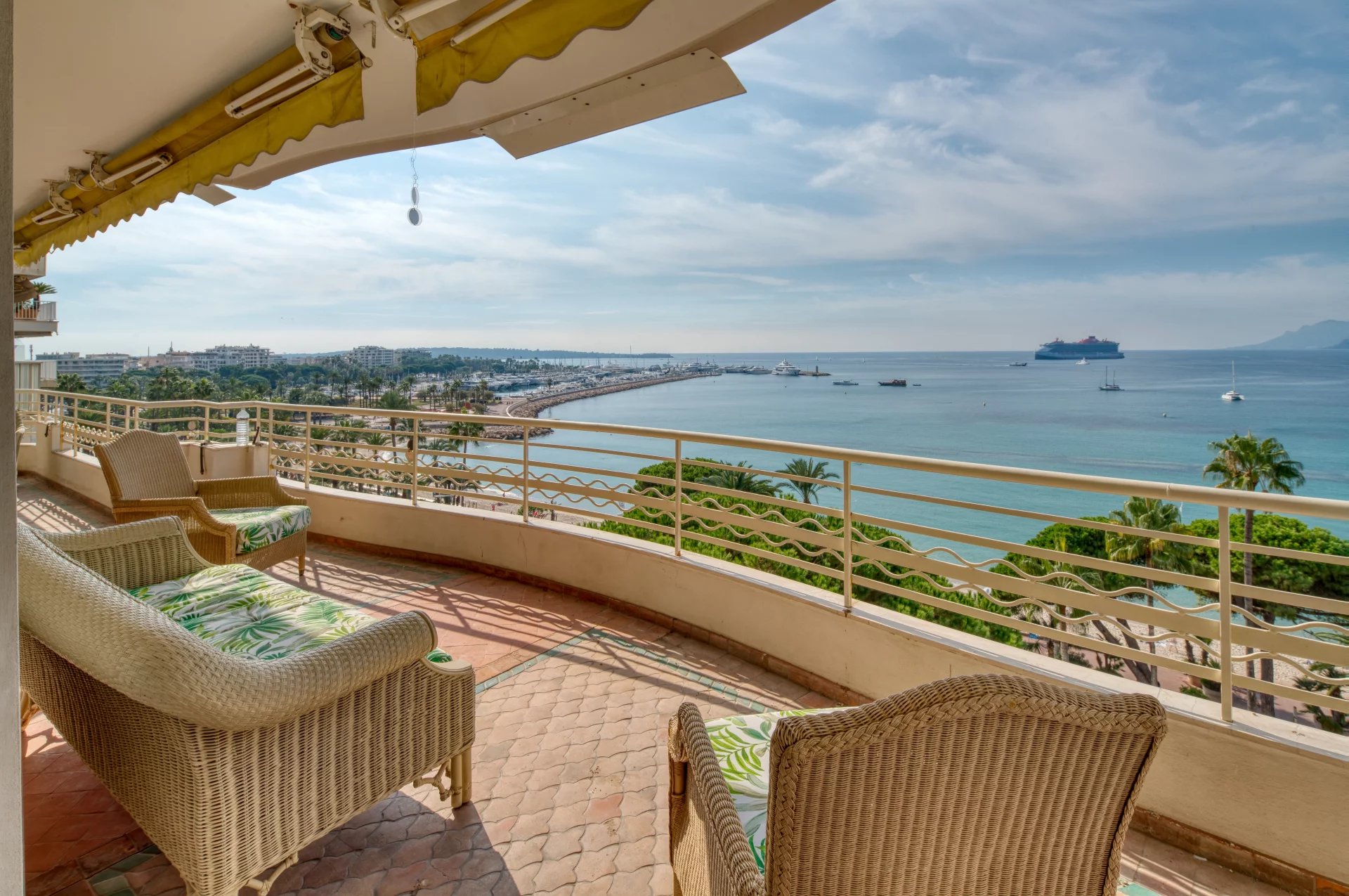 CANNES CROISETTE – APPARTEMENT DE PRESTIGE 270 M² AVEC TERRASSE ET VUE MER PANORAMIQUE