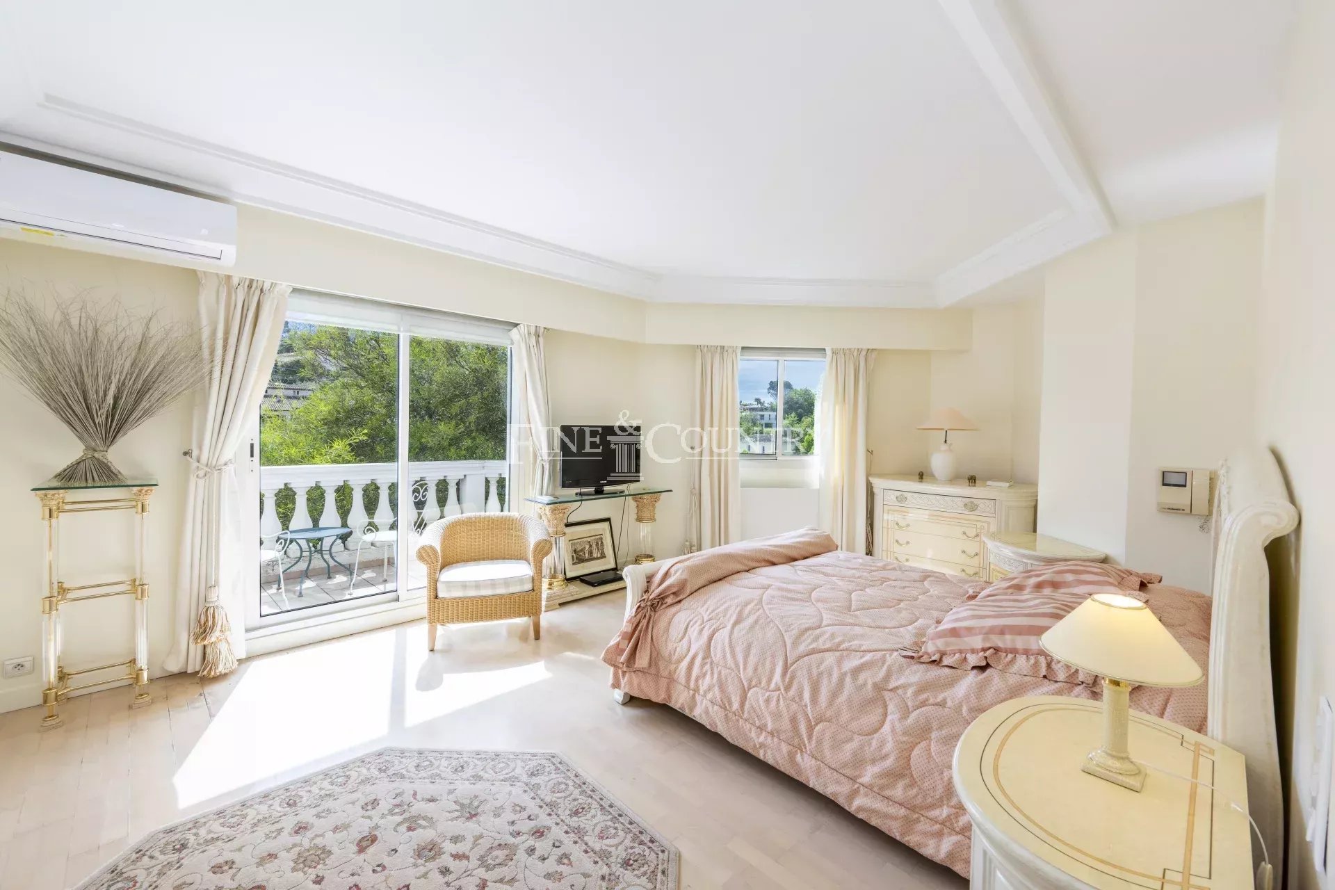 Photo of Florentine Villa for sale in Mandelieu-la-Napoule