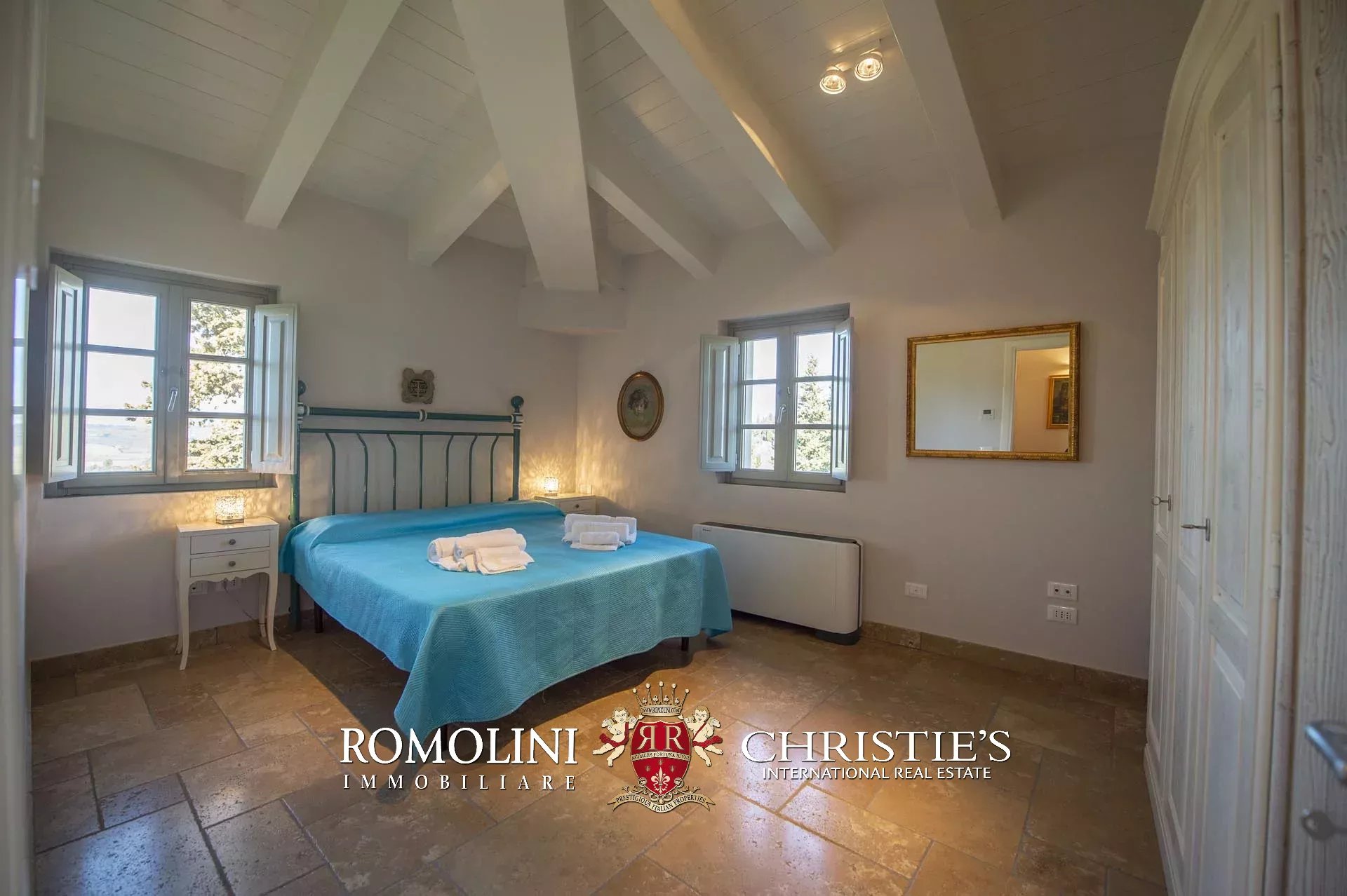 11 Bedroom Vineyard's Image 80