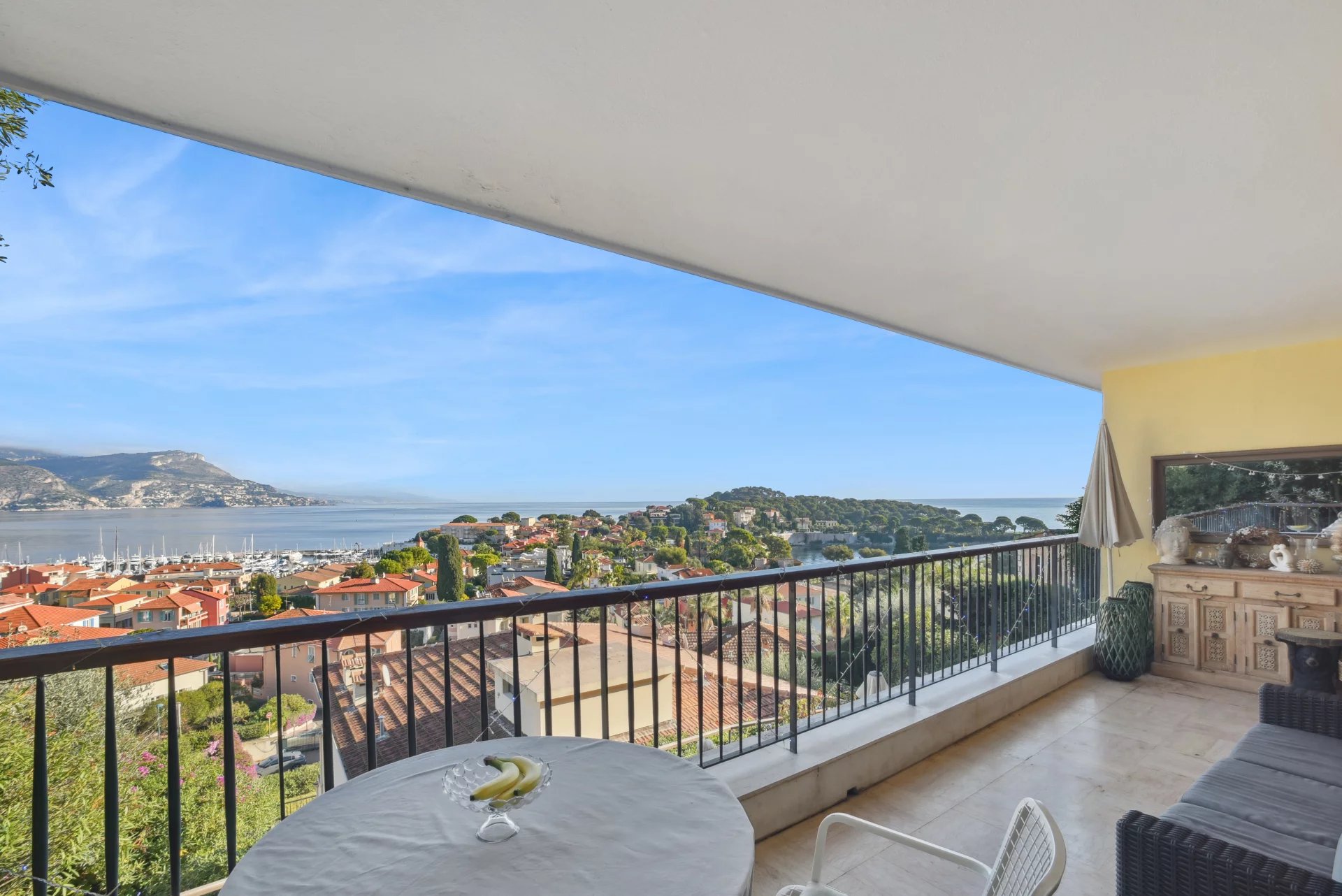 Dual apartment opportunity with open sea view, 41 m² of terraces, garage and parking