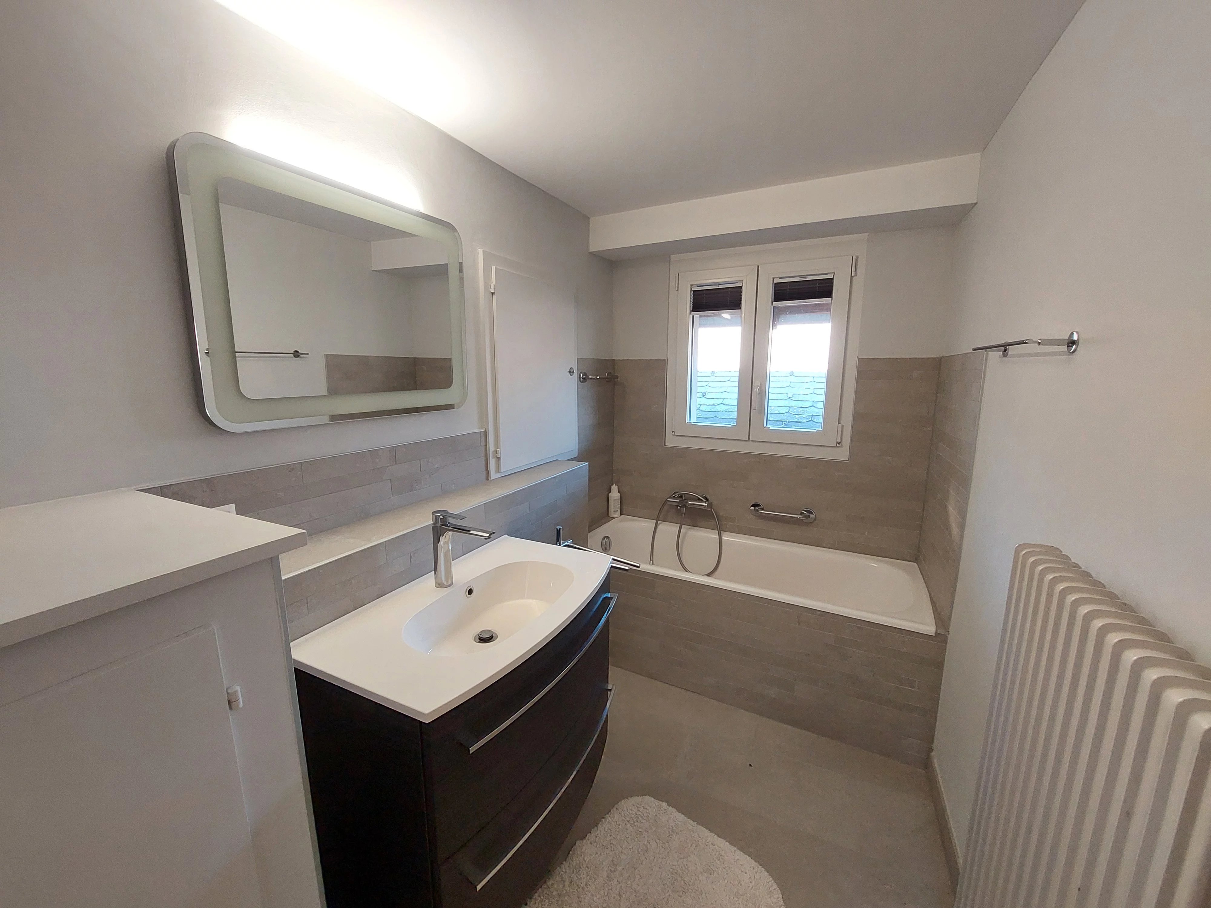 Charmant appartement partiellement rénové au coeur du village de Lens - Photo 5