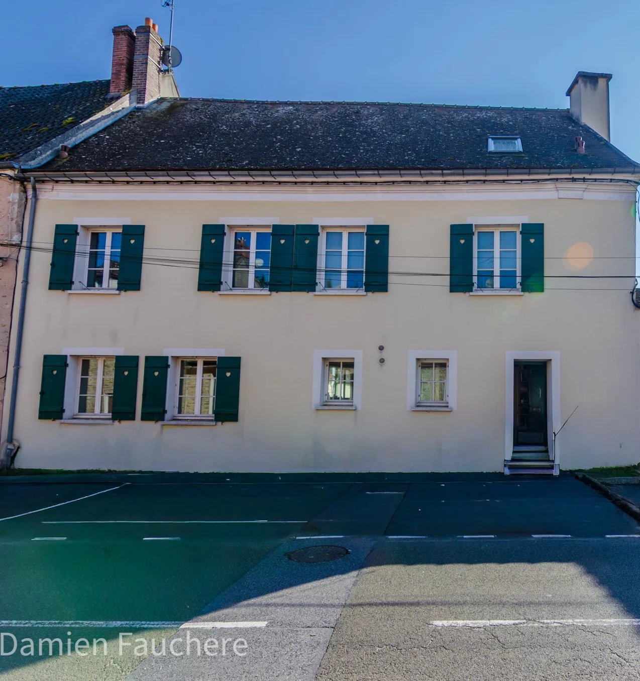 DOURDAN (RER) 5 mn
