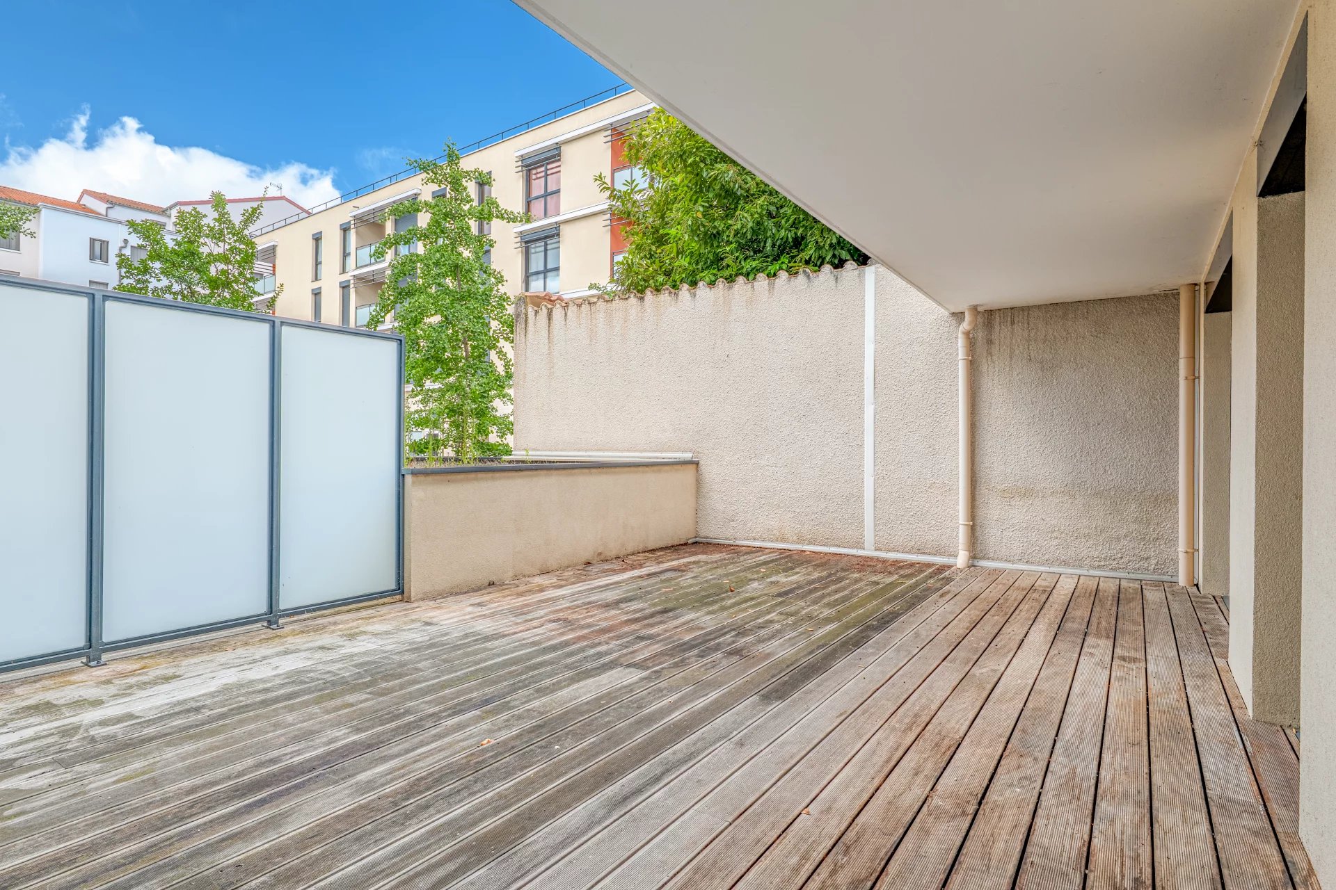 T3 avec Terrasse + Box – Écully centre