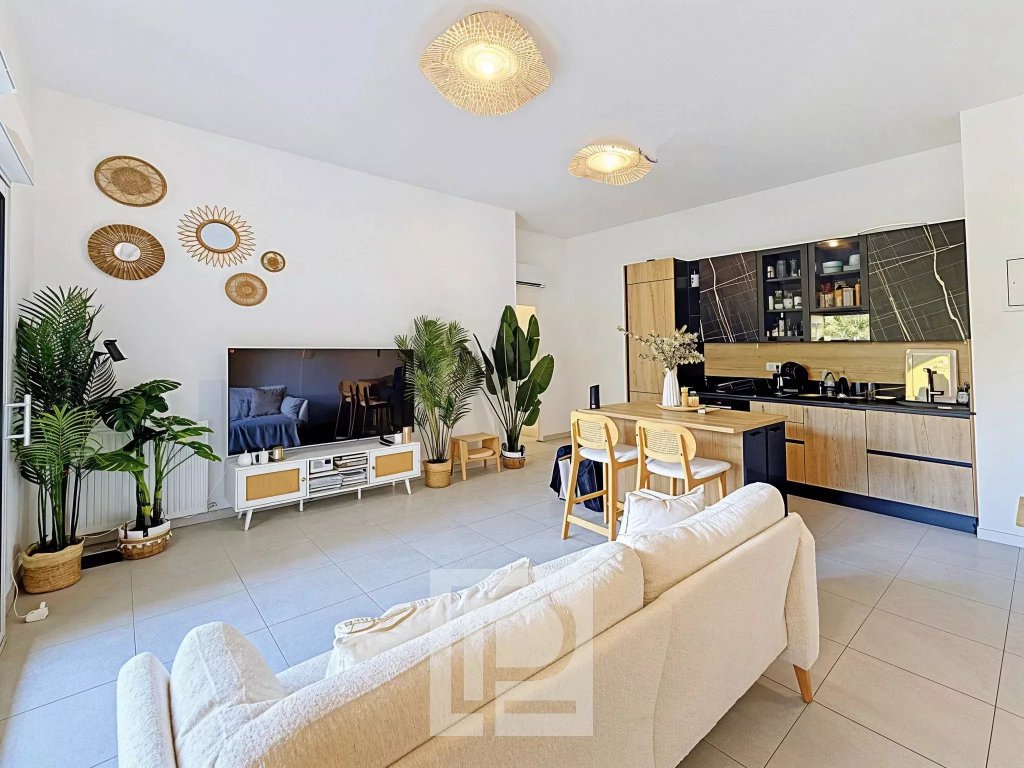 Apartment for sale in Le Cannet — Within a recent residence – Close to all everyday amenities – Three bedroom apartment with a private garden