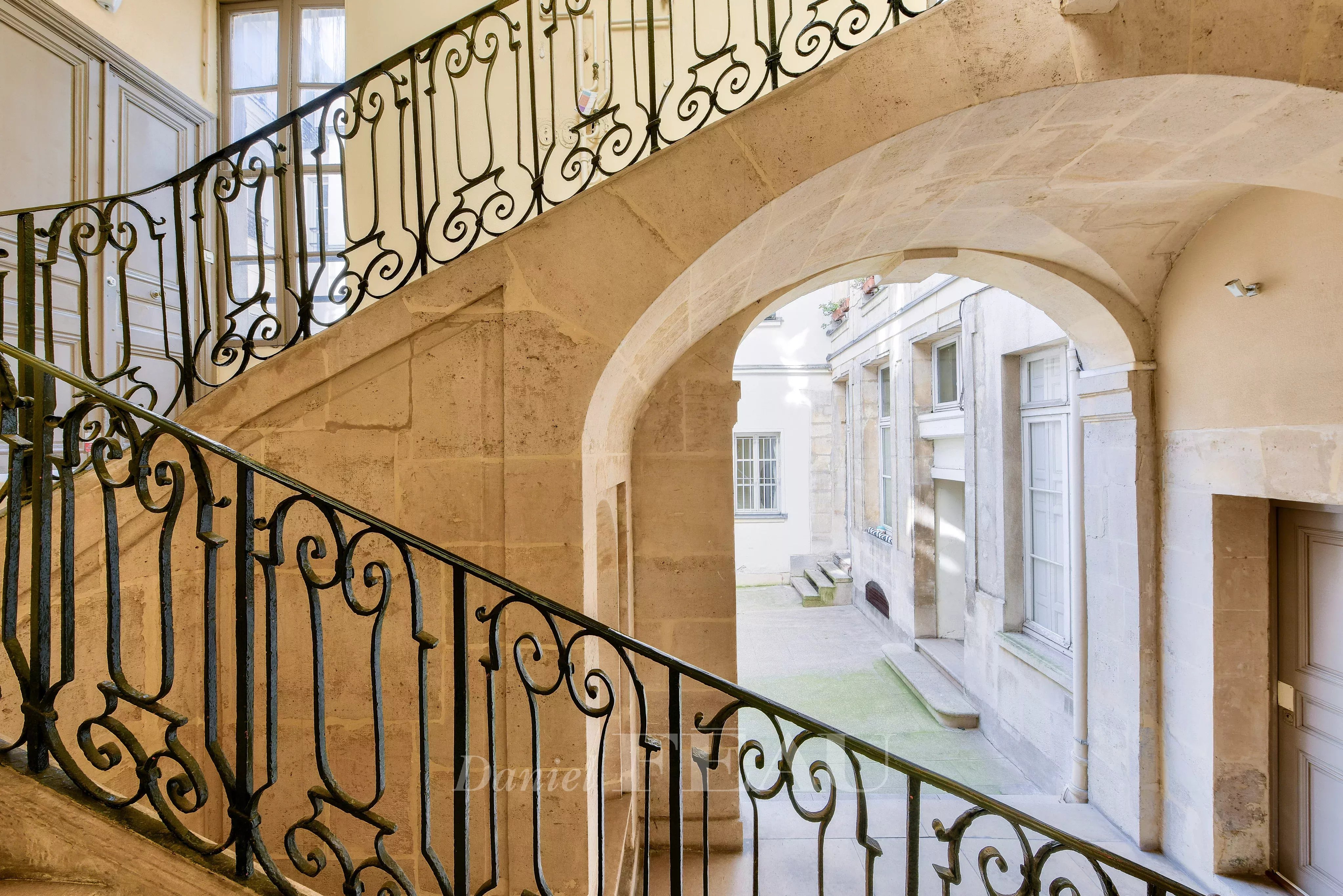 PARIS IV - RUE DES LIONS SAINT-PAUL