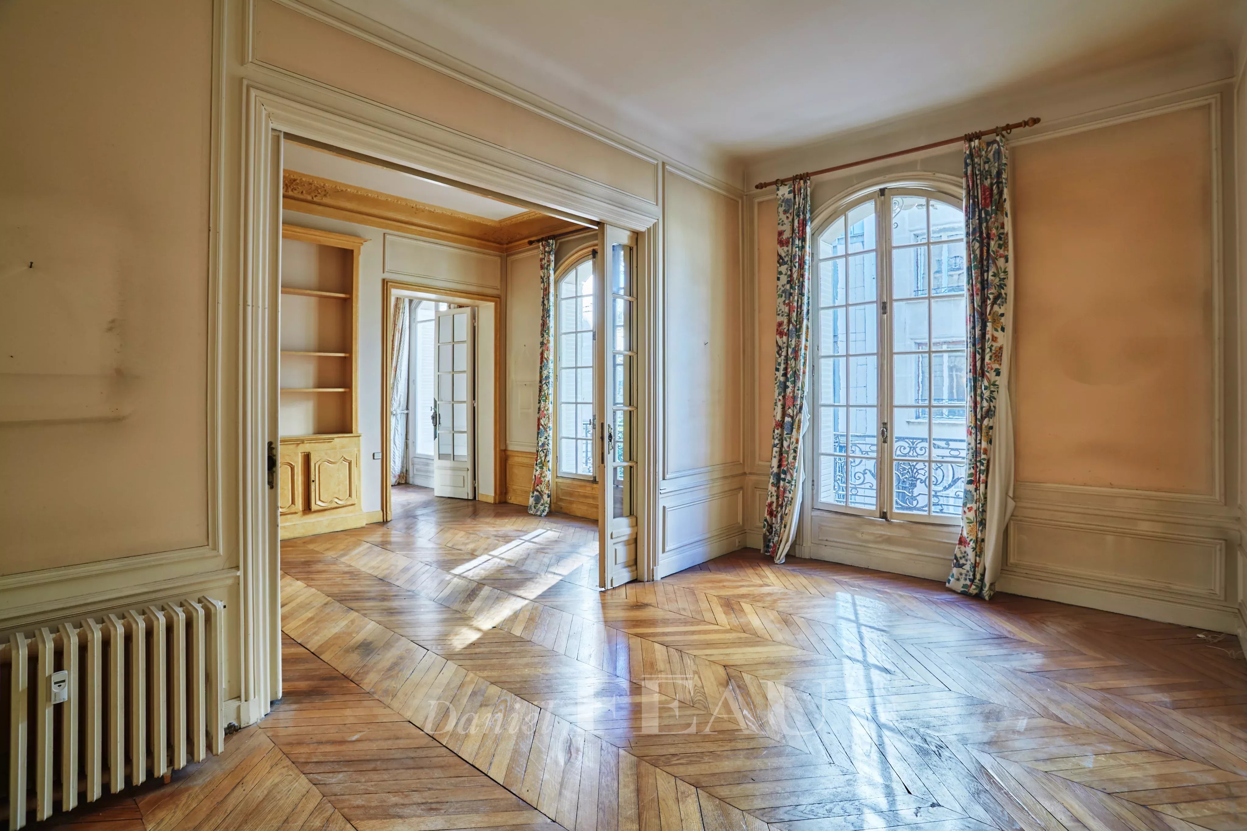Sale Apartment Paris 8th