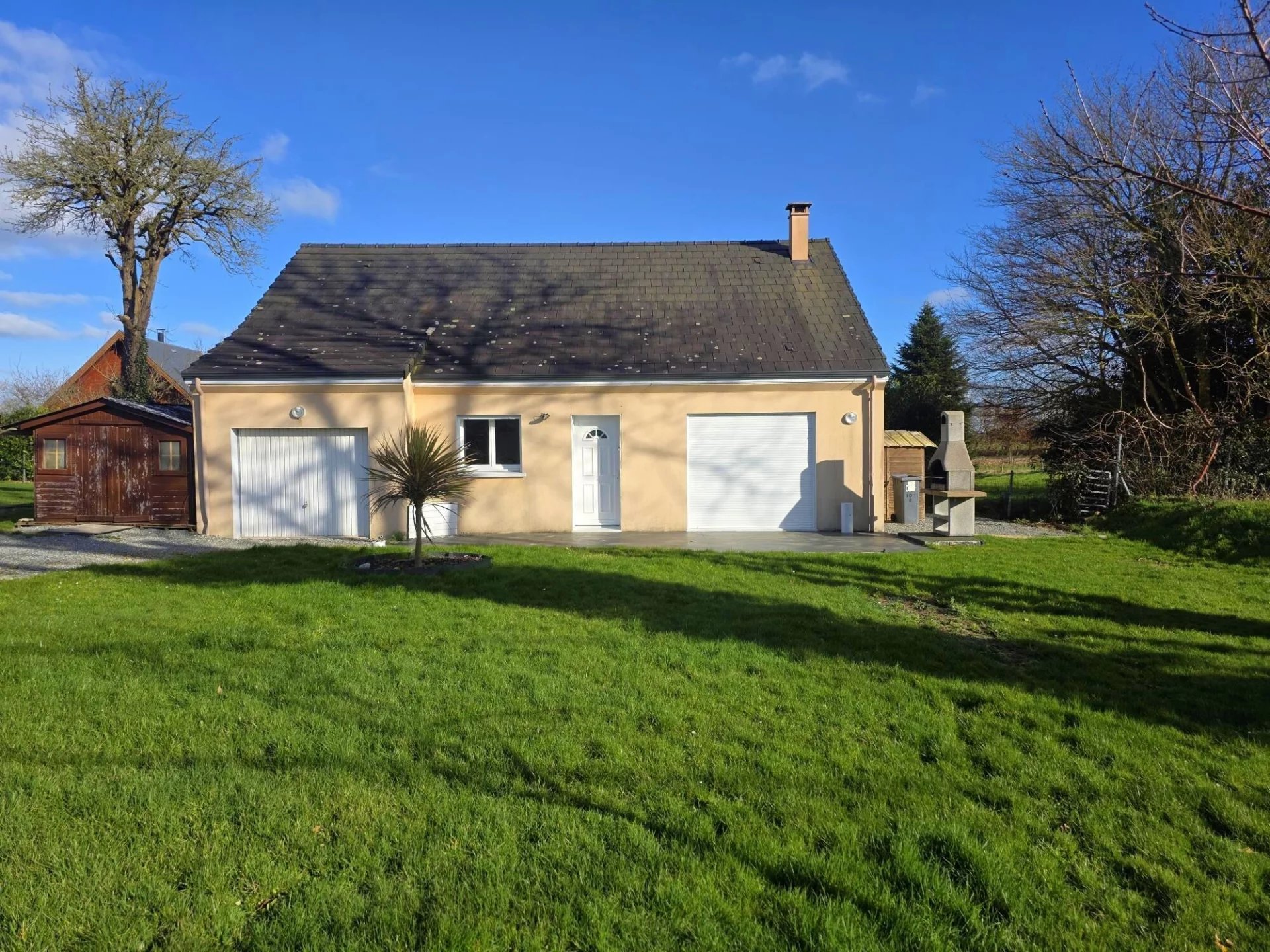 A la campagne proche de Valmont pavillon de plain avec 3 chambres et garage